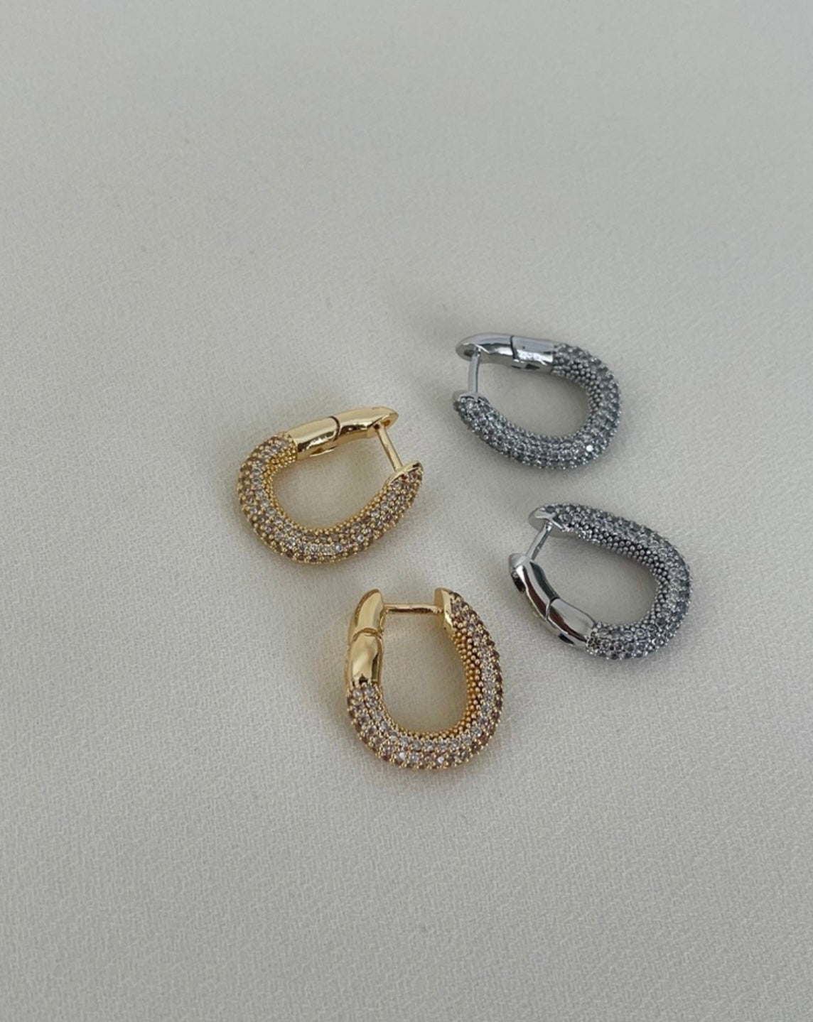 Zirkon taşlı marka küpe