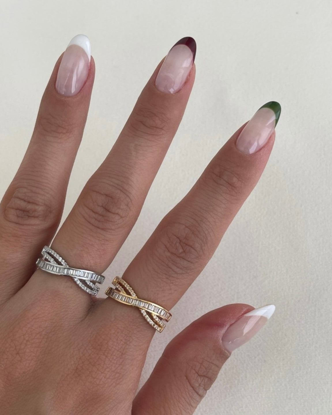 Çapraz köşegenli full taşlı yüzük