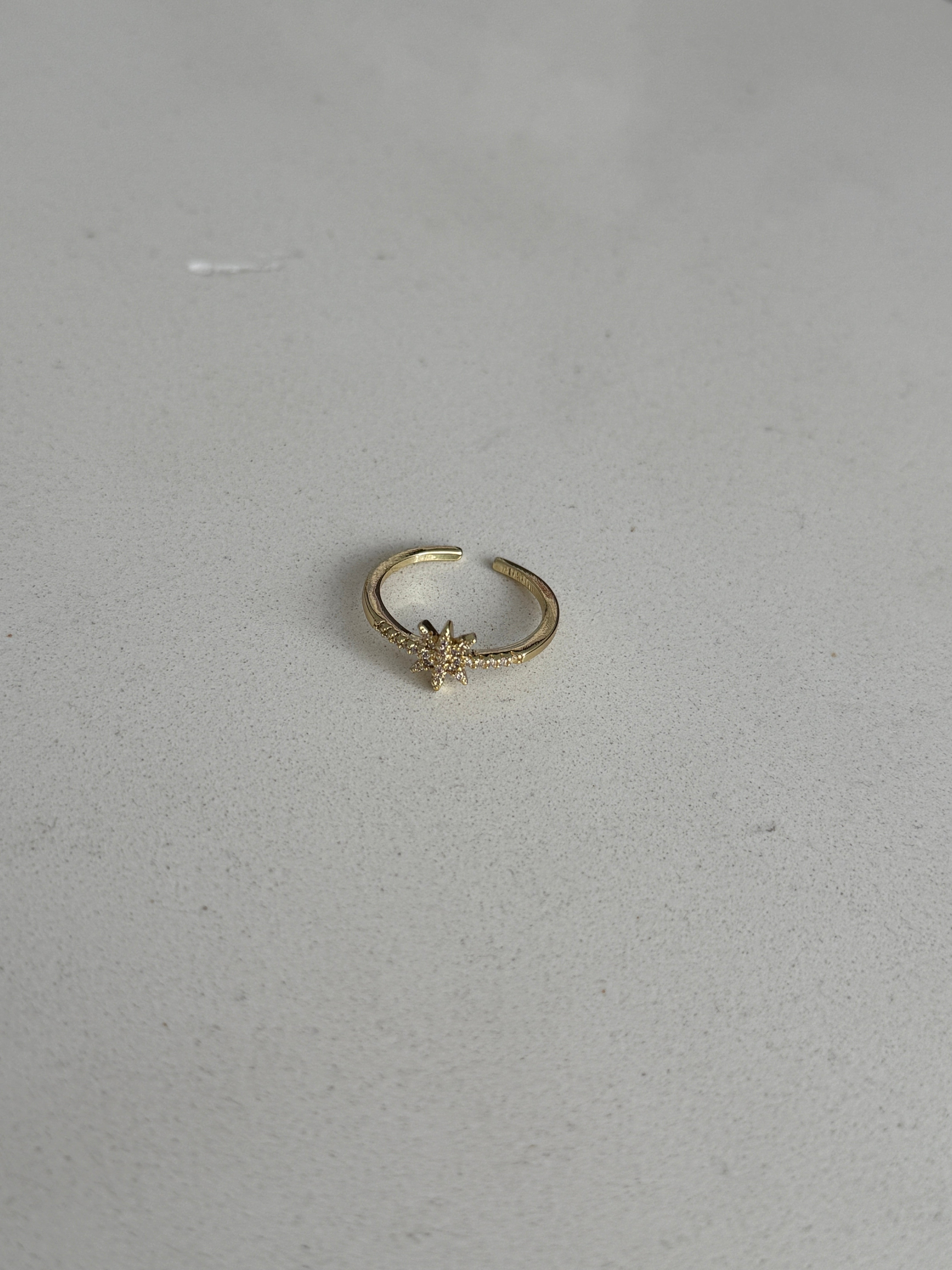 Yıldız model yüzük