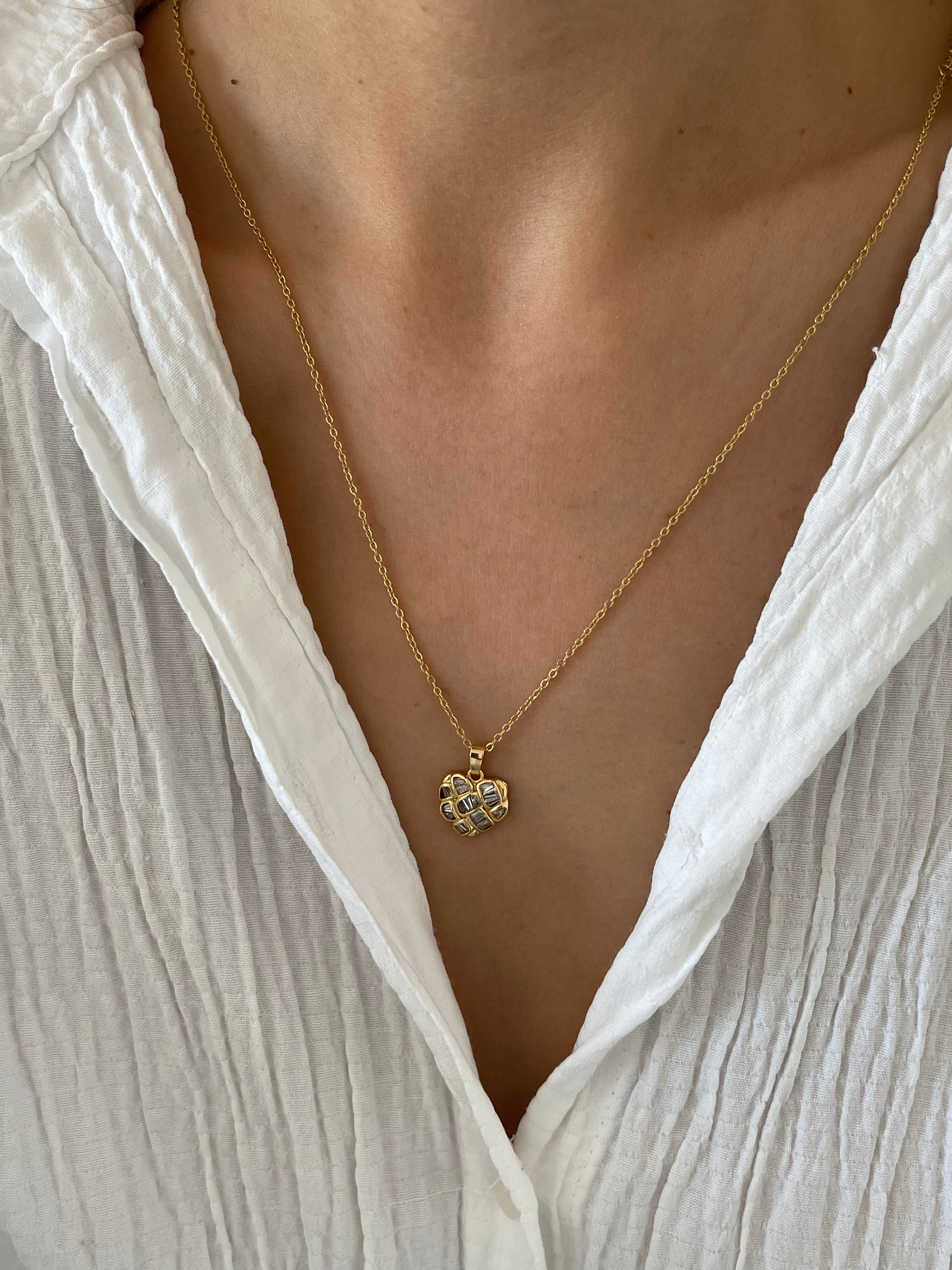 Çelik taş detay kalp kolye