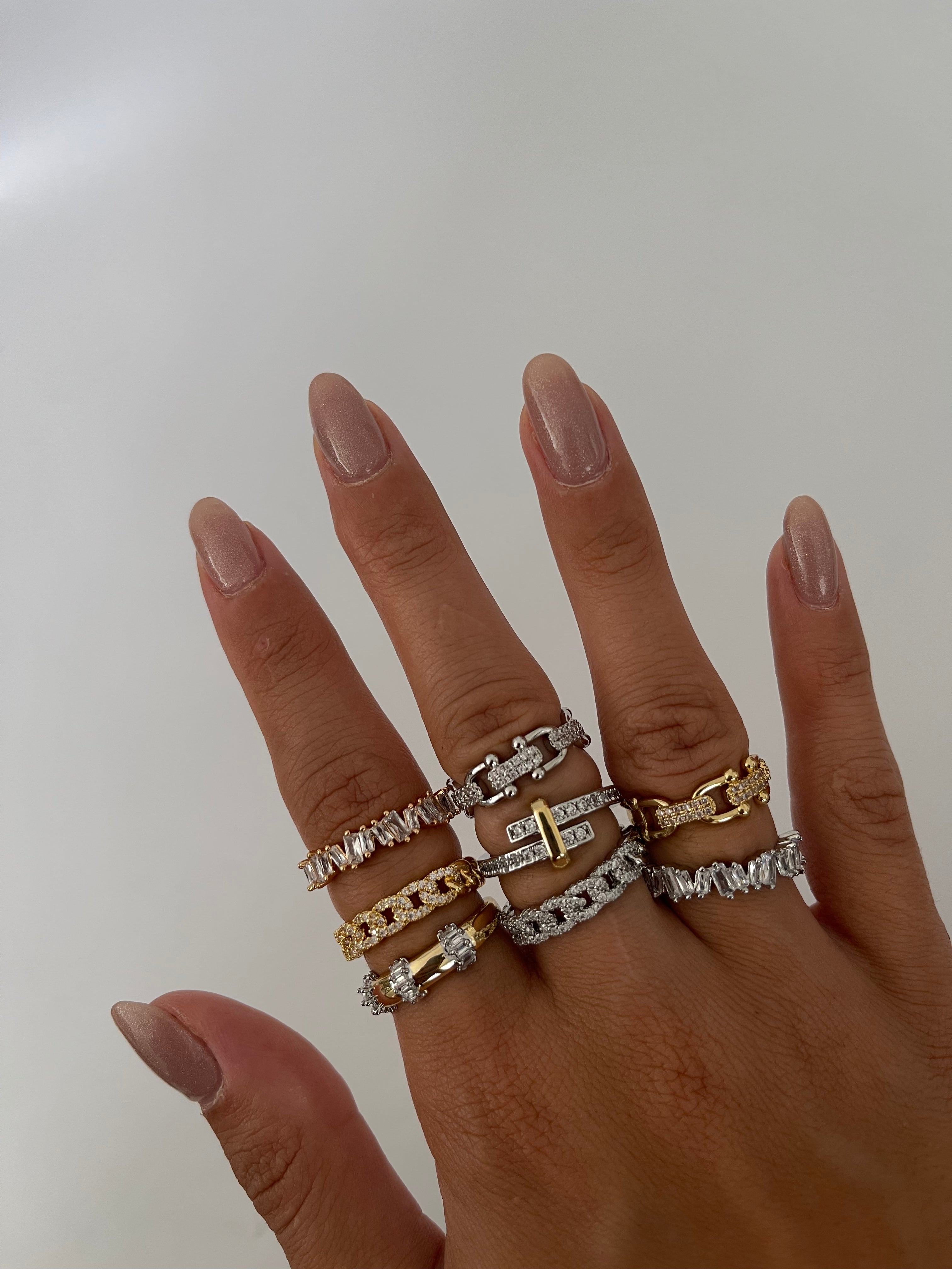 Taşlı zincir model yüzük