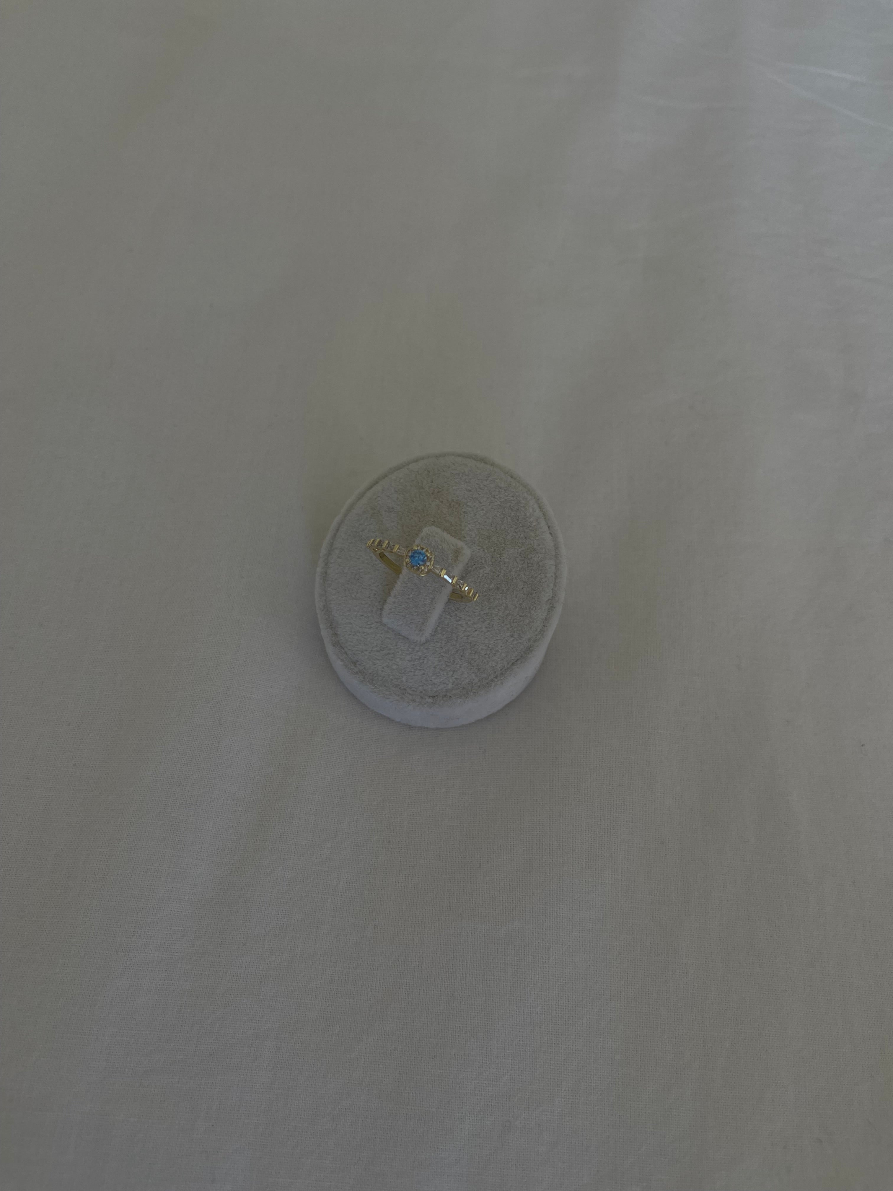 Mavi taş detay yüzük