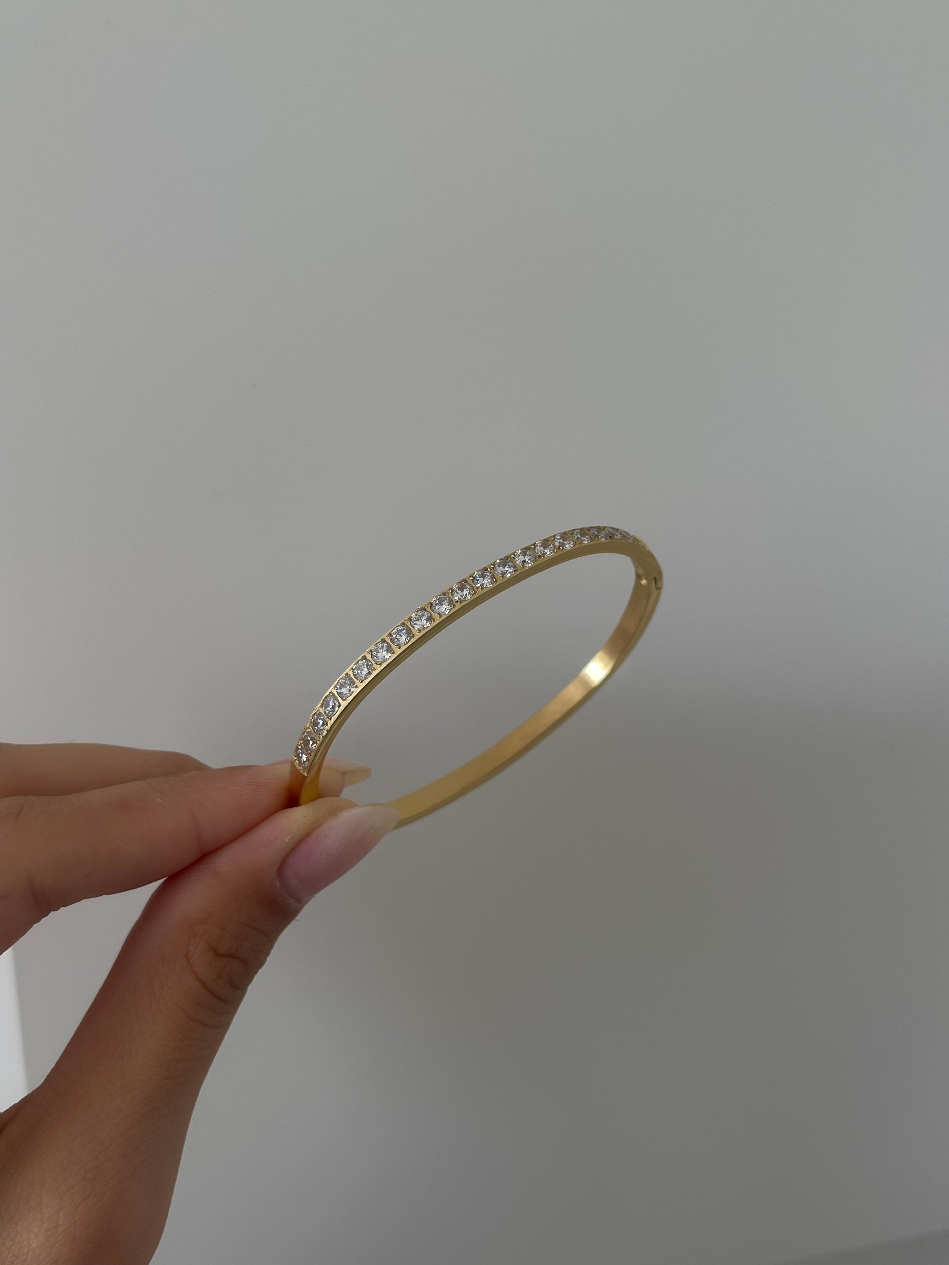 Çelik sıralı taşlı kelepçe