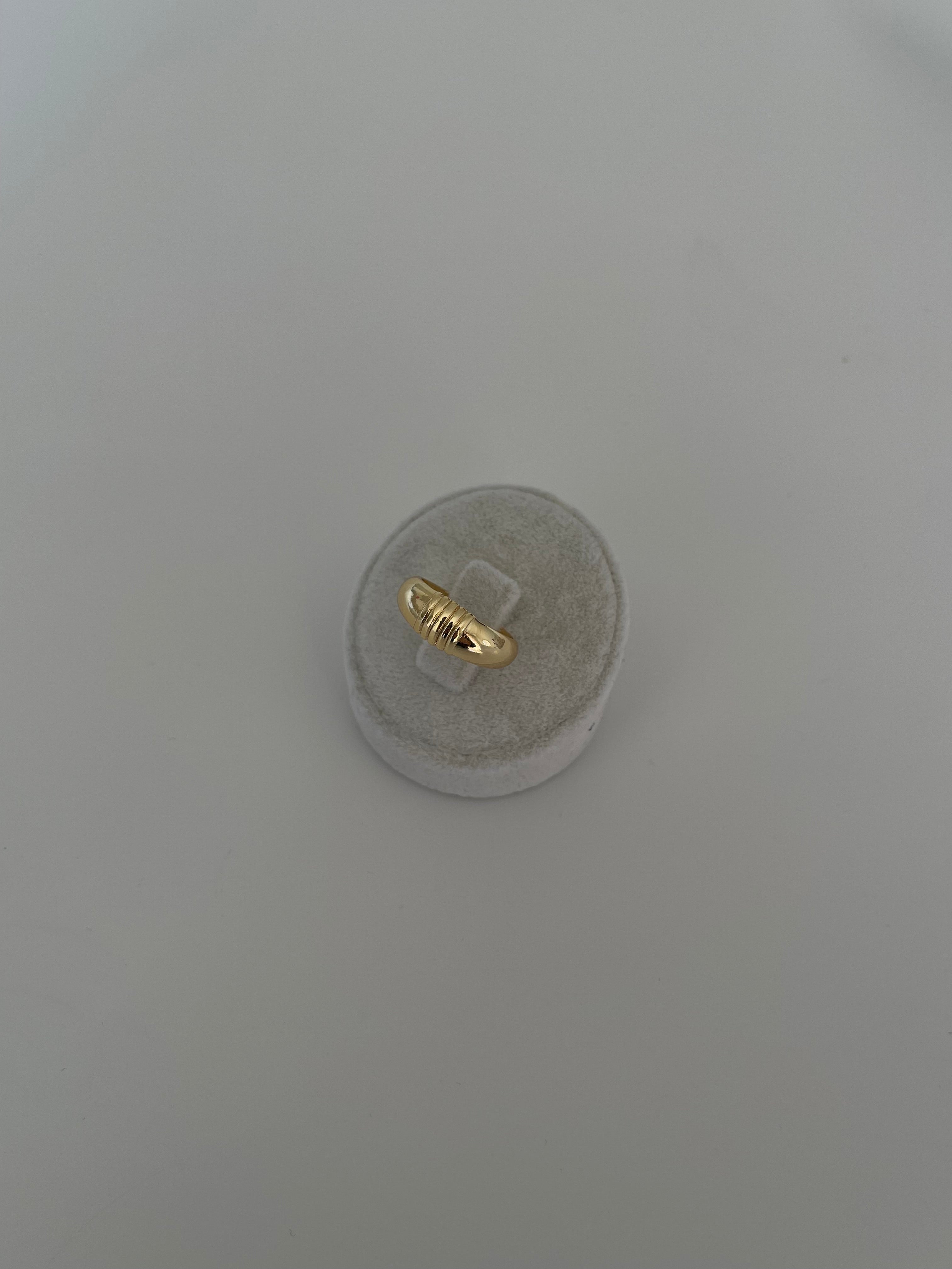 Çizgisel bombe yüzük