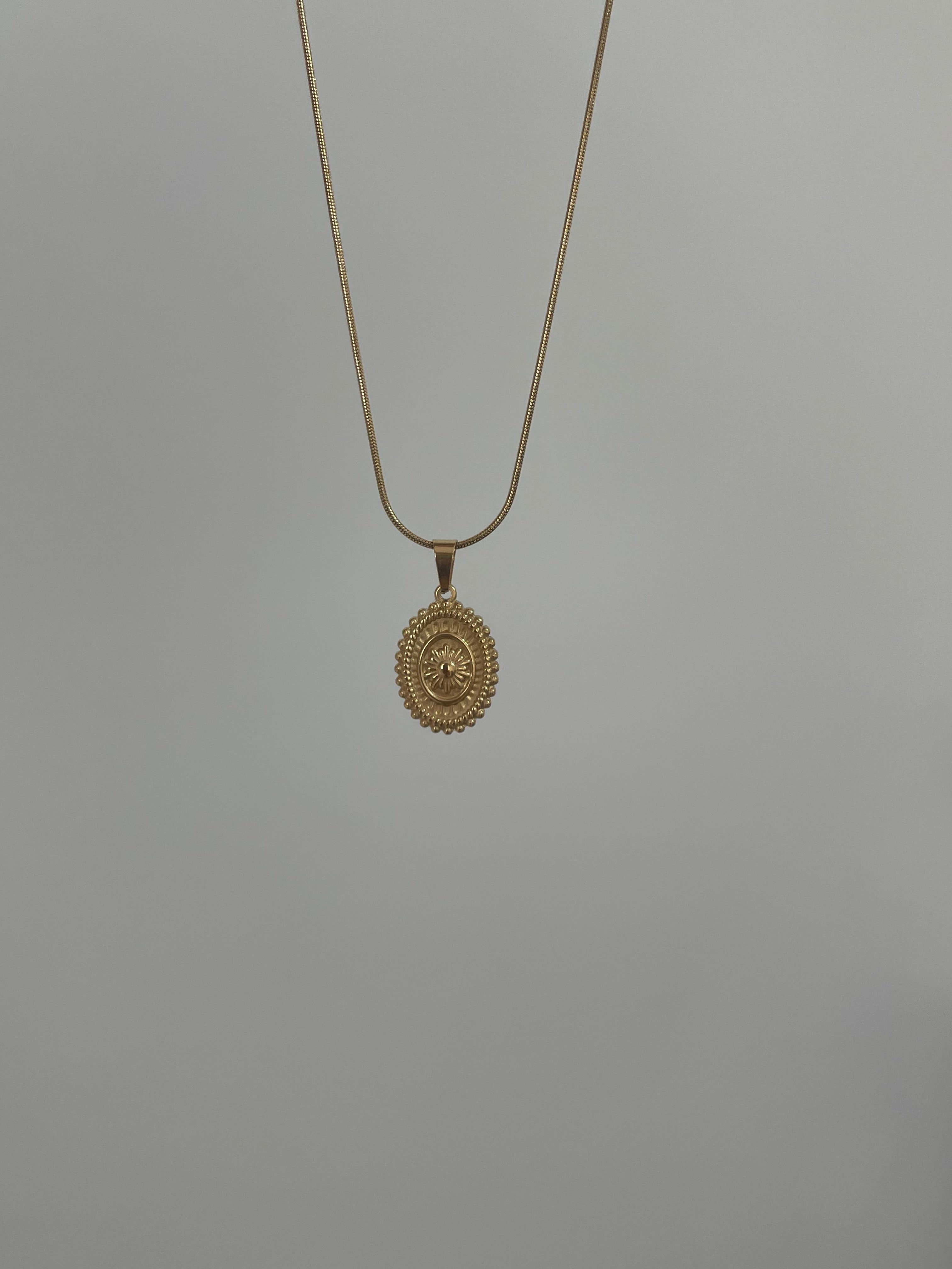 Çelik vintage motif kolye