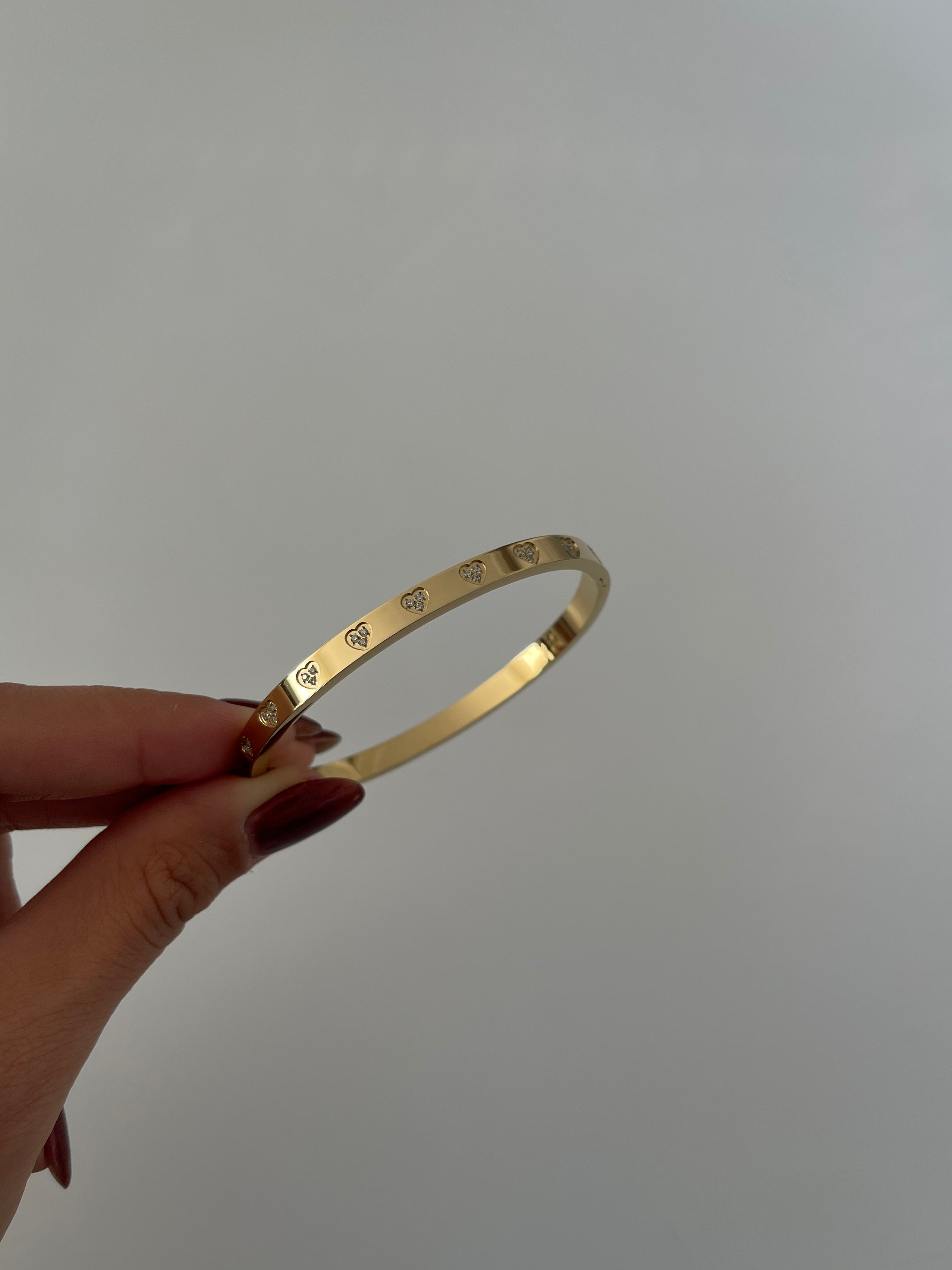 Çelik taşlı kalp detay kelepçe