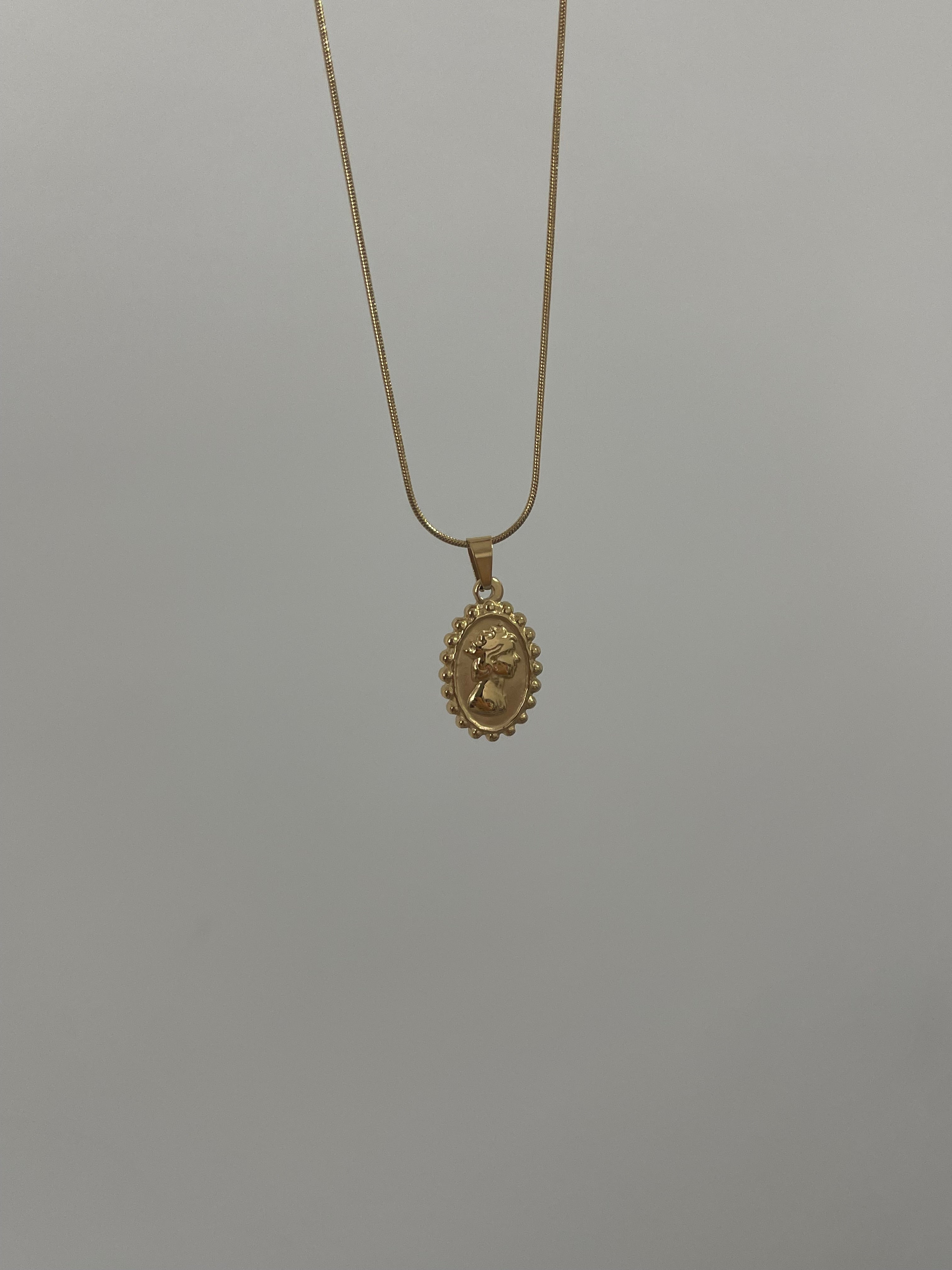 Çelik vintage portre kolye