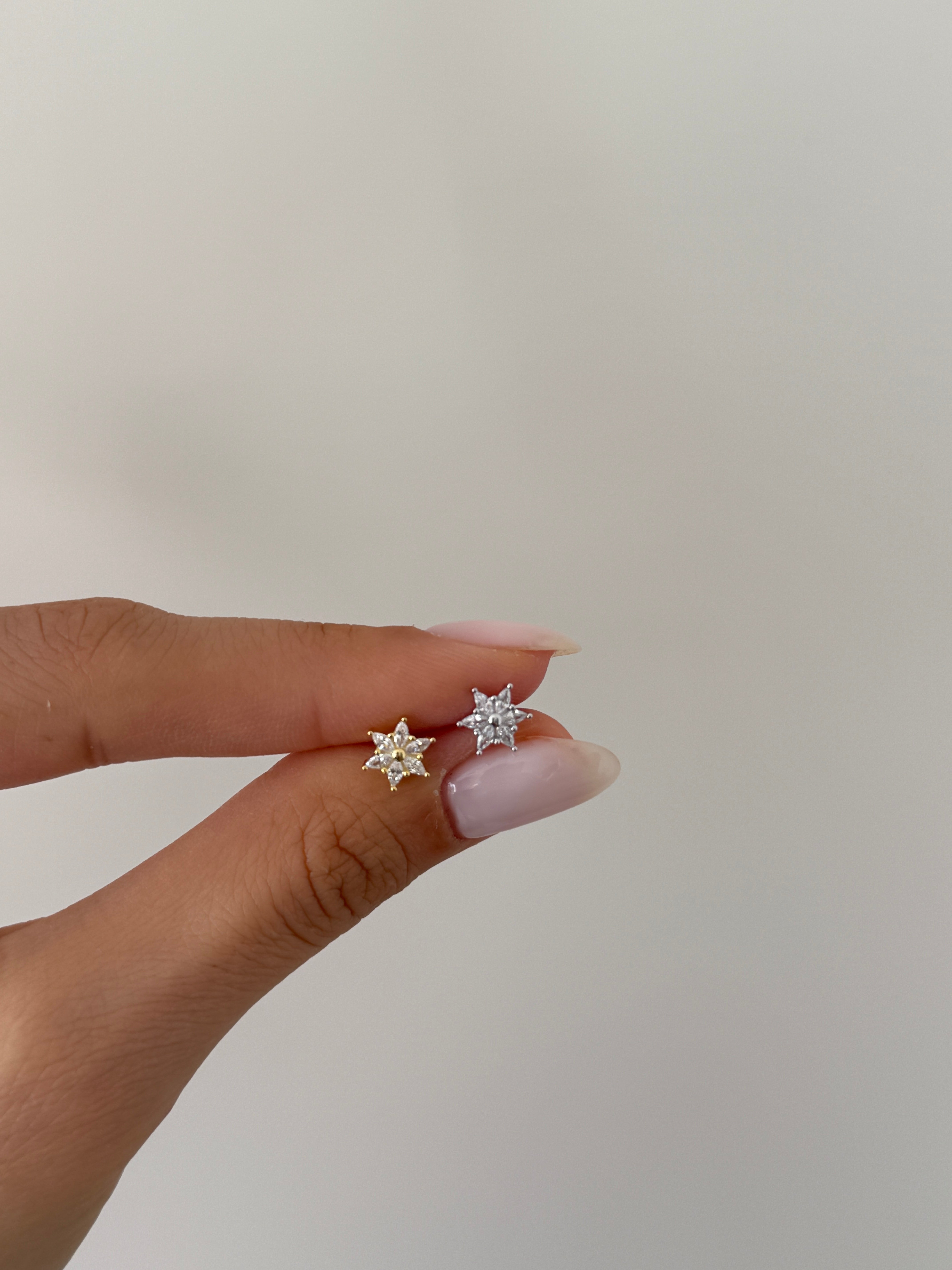 925 gümüş ışıltı çiçeği piercing