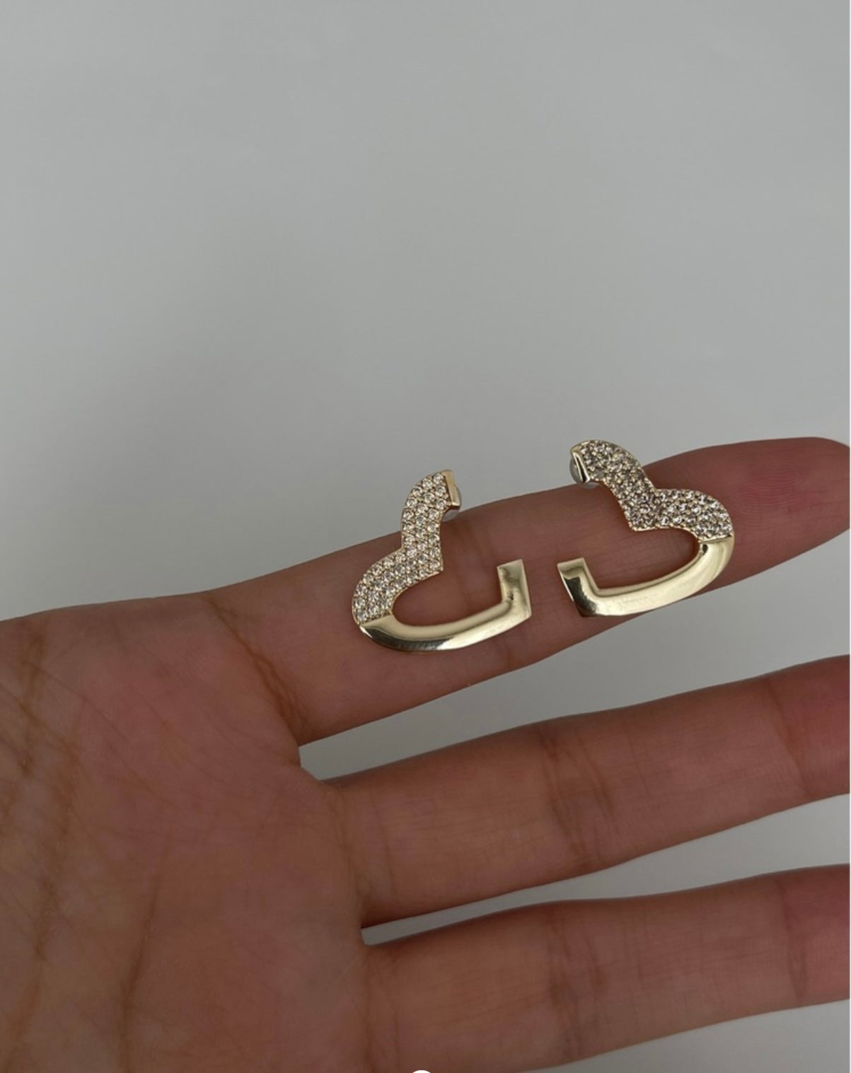 Taşlı yarım kalp küpe