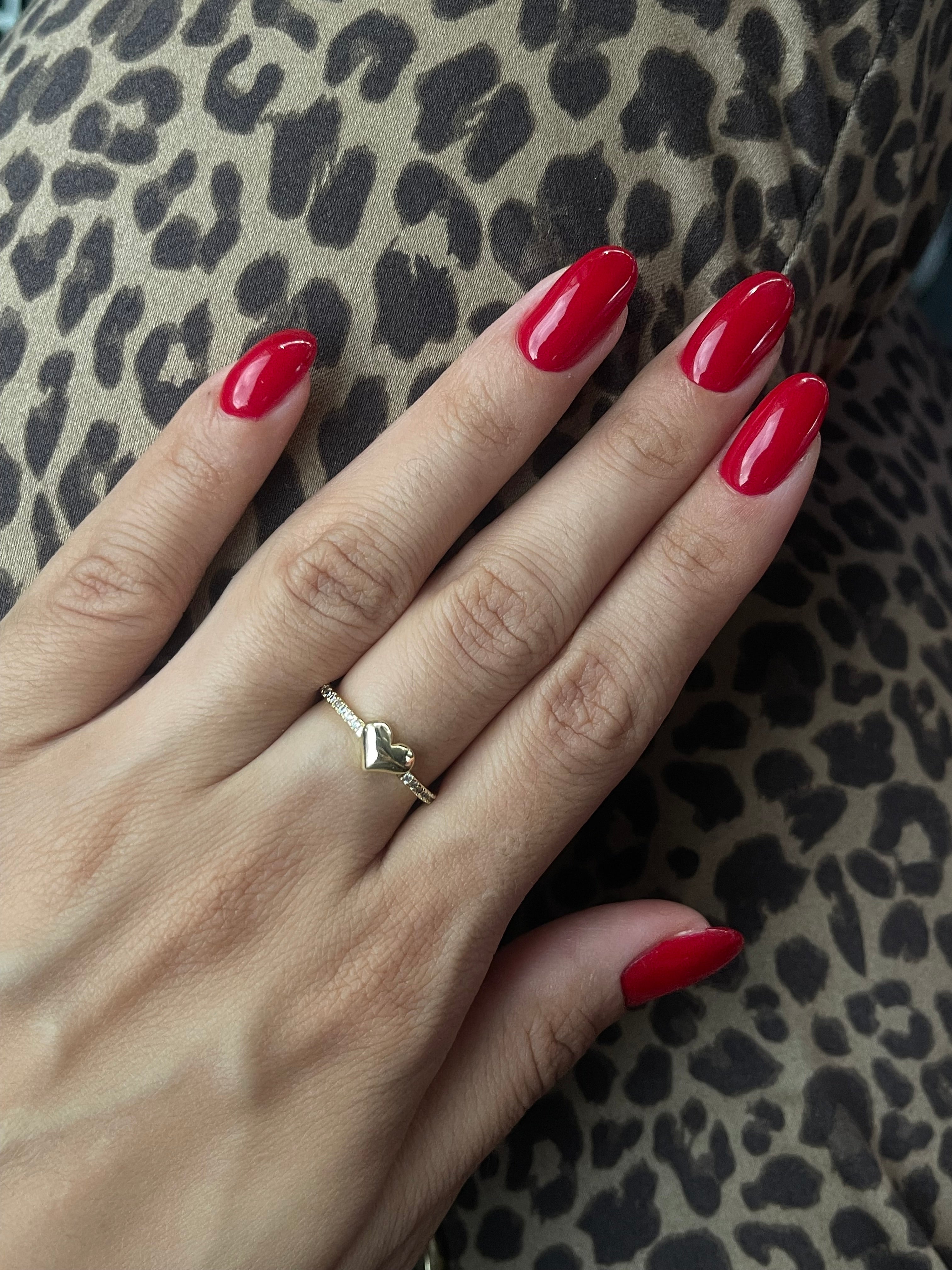 İnce taşlı kalp yüzük