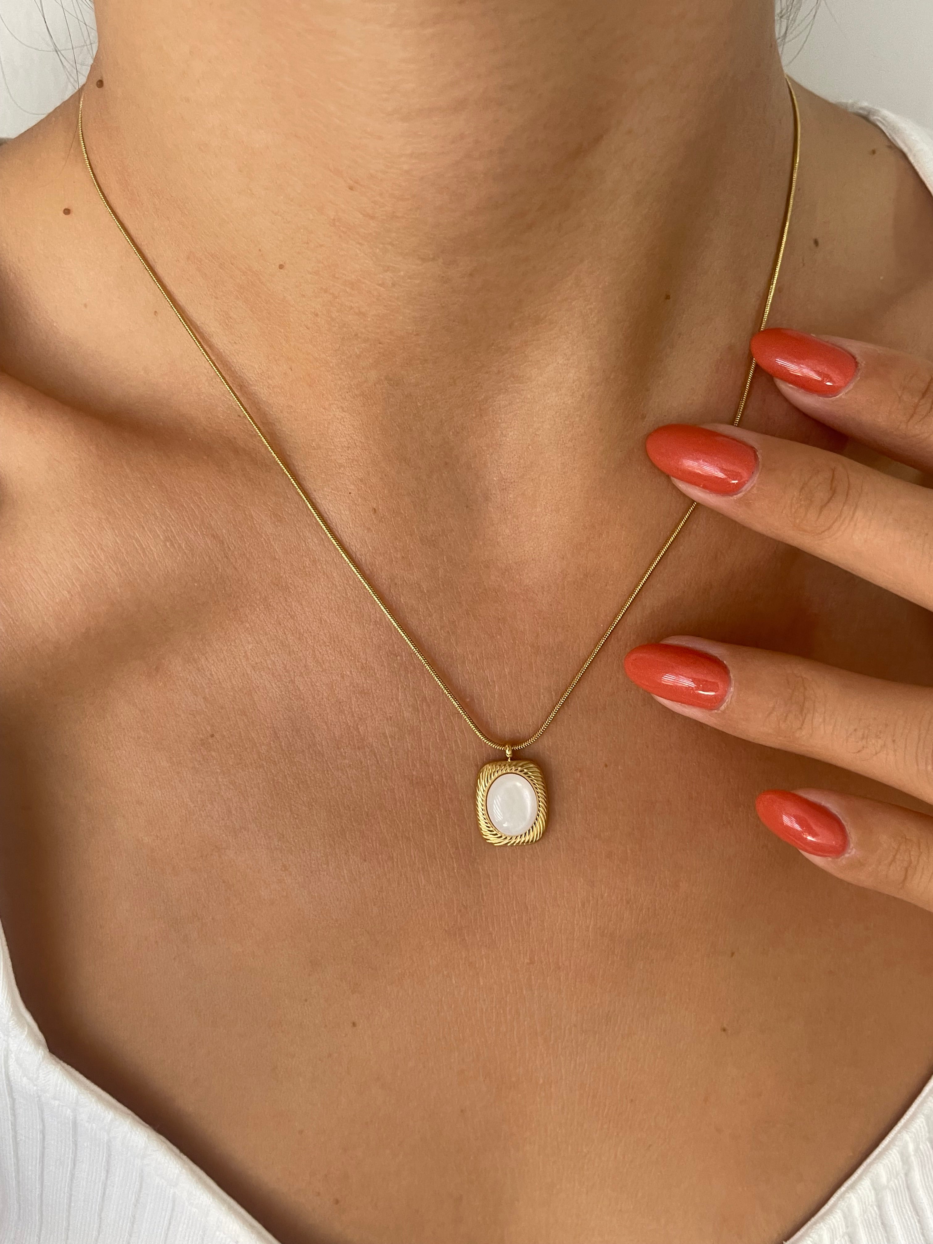 Çelik sedefli vintage desen kolye