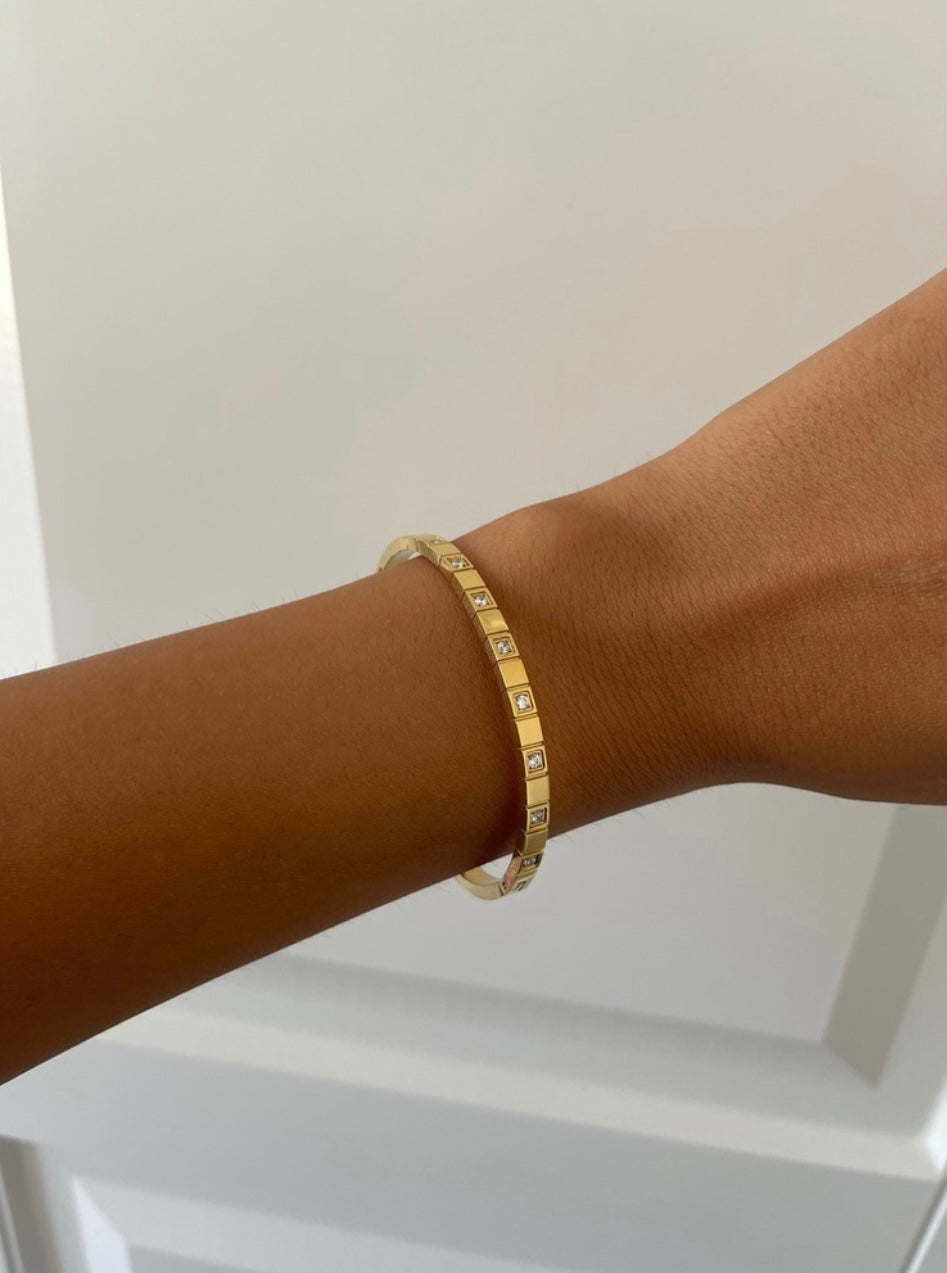 Çelik bölmeli taşlı kelepçe