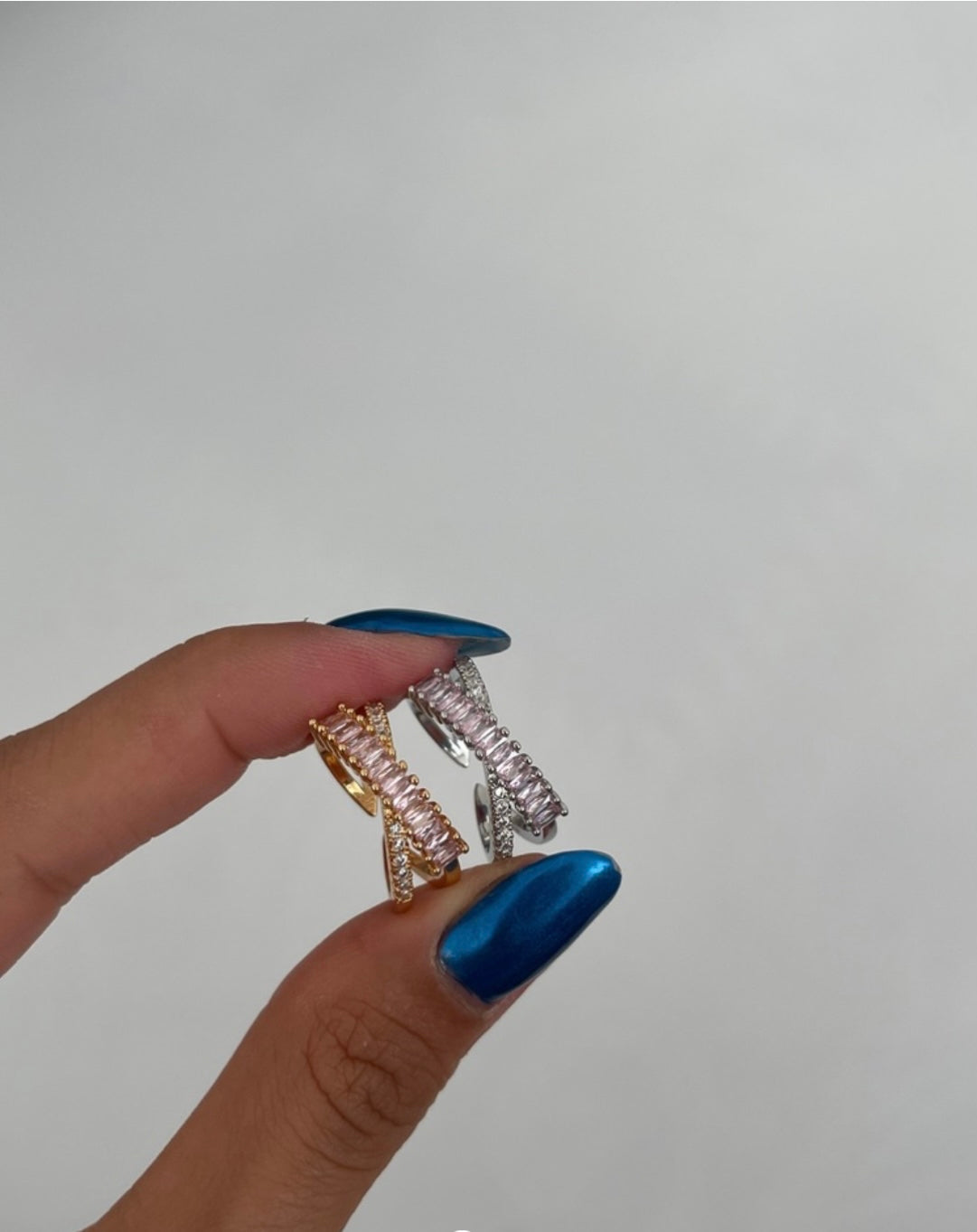 Çapraz pembe baget taş yüzük