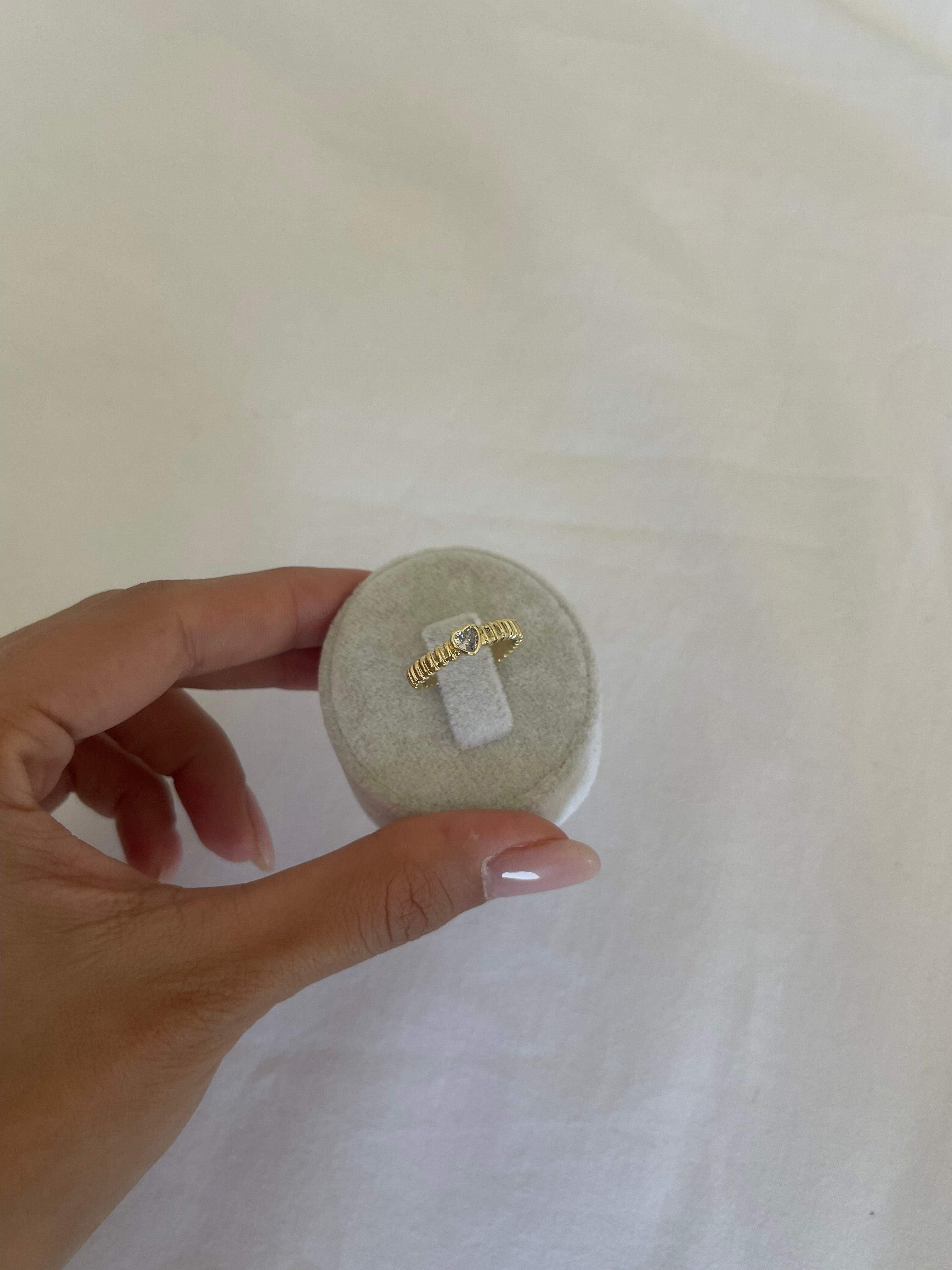 Minimal kalp yüzük