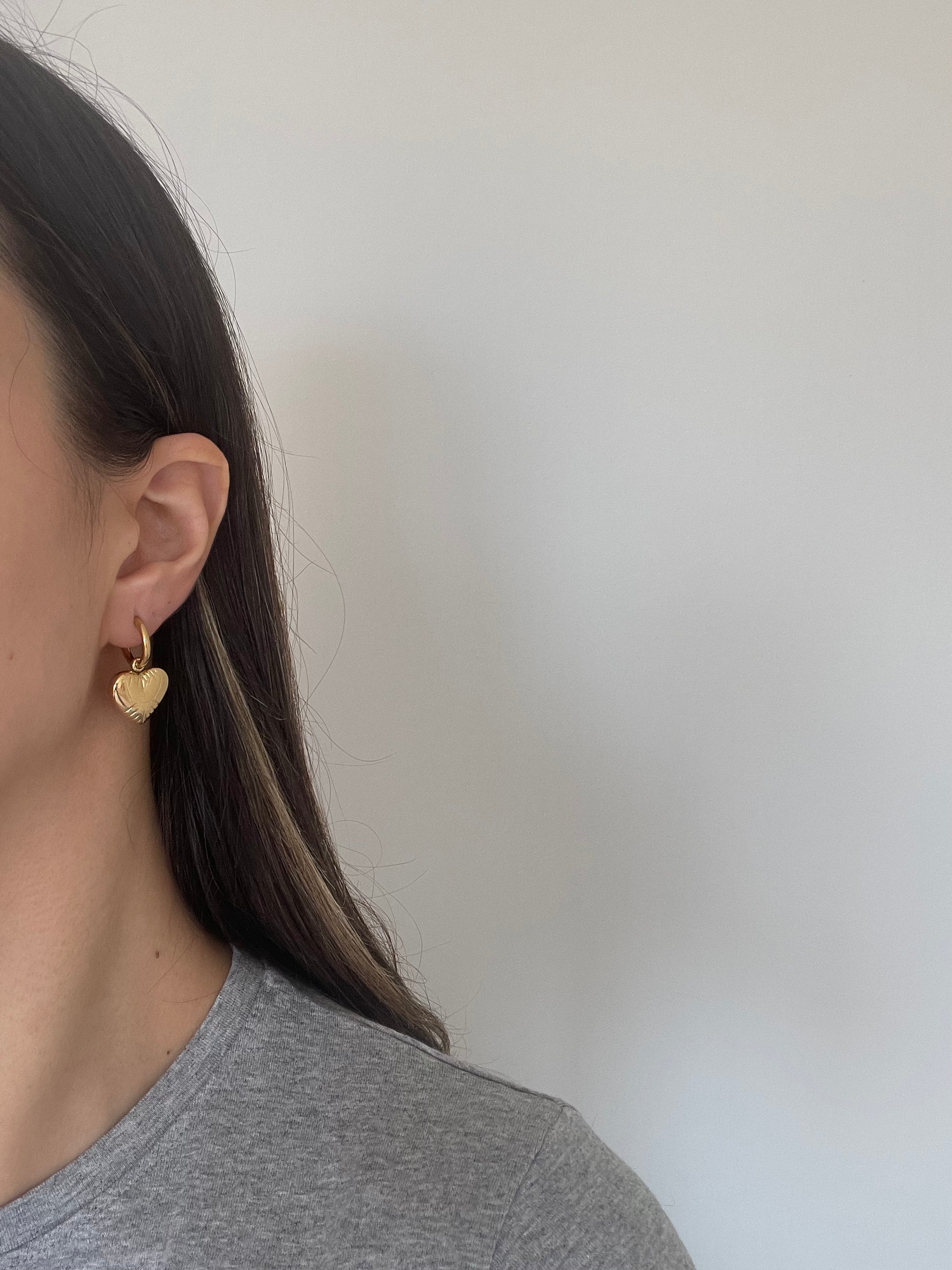 Çelik bombe kalp küpe