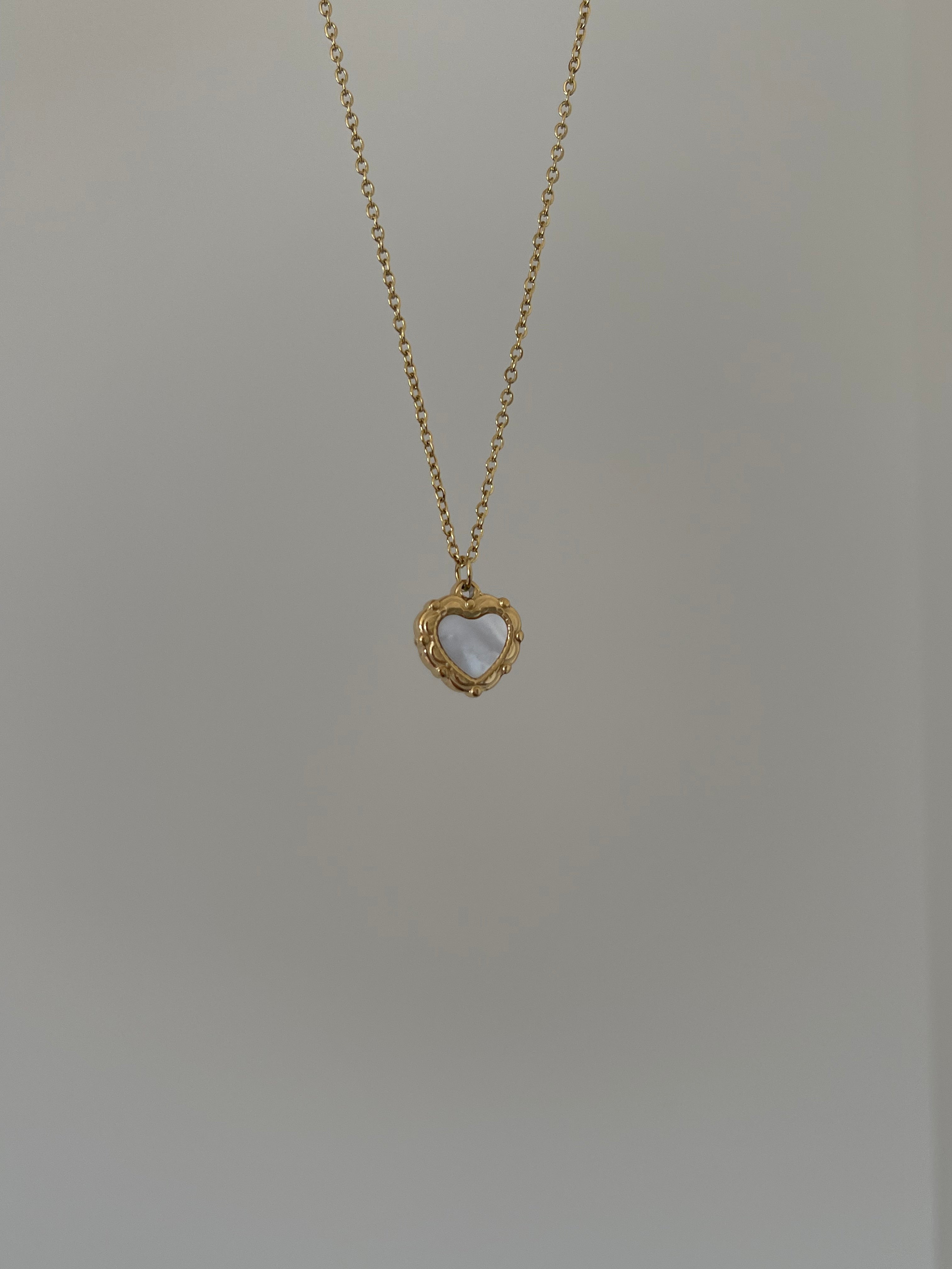 Çelik vintage desenli kalp kolye