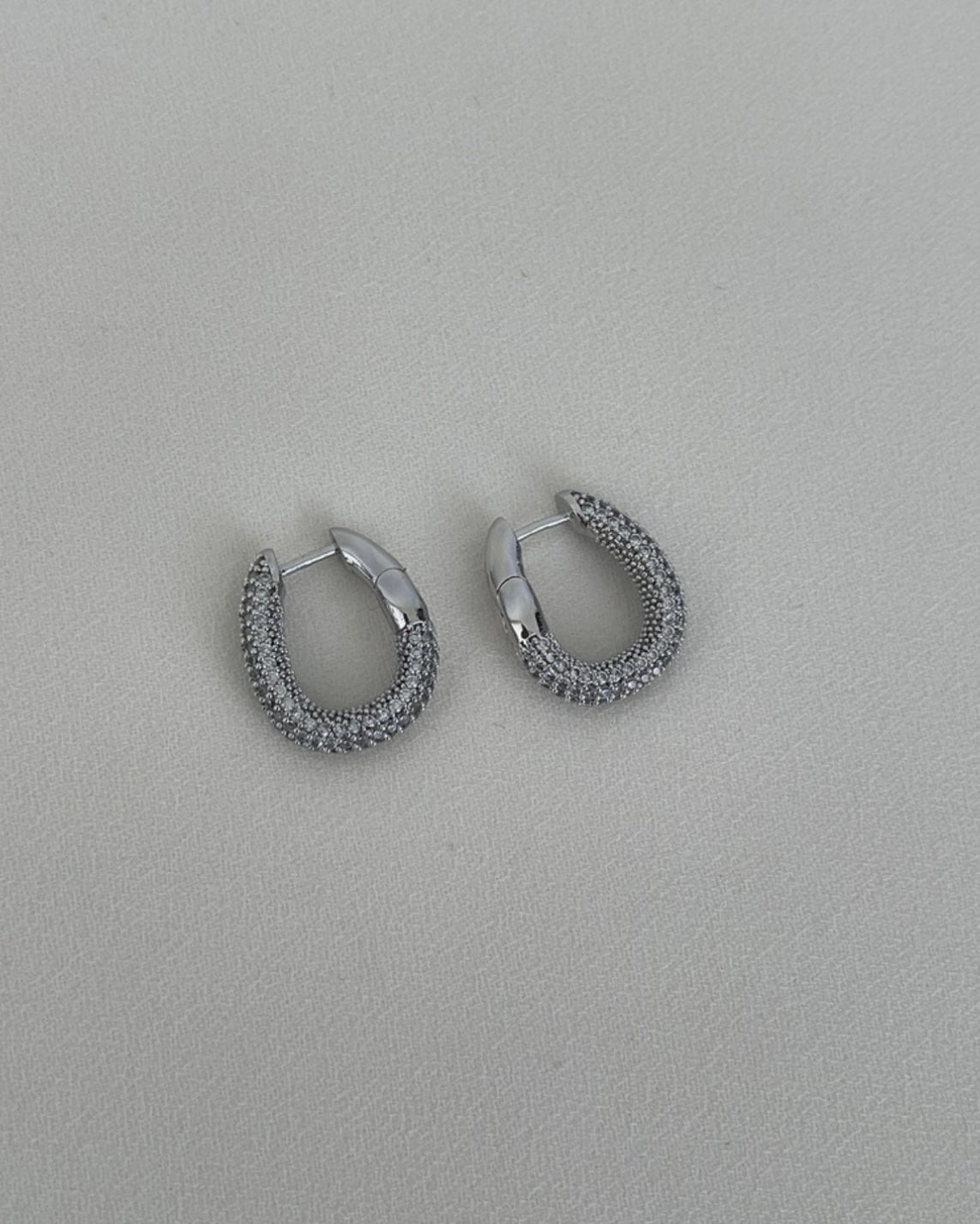 Zirkon taşlı marka küpe