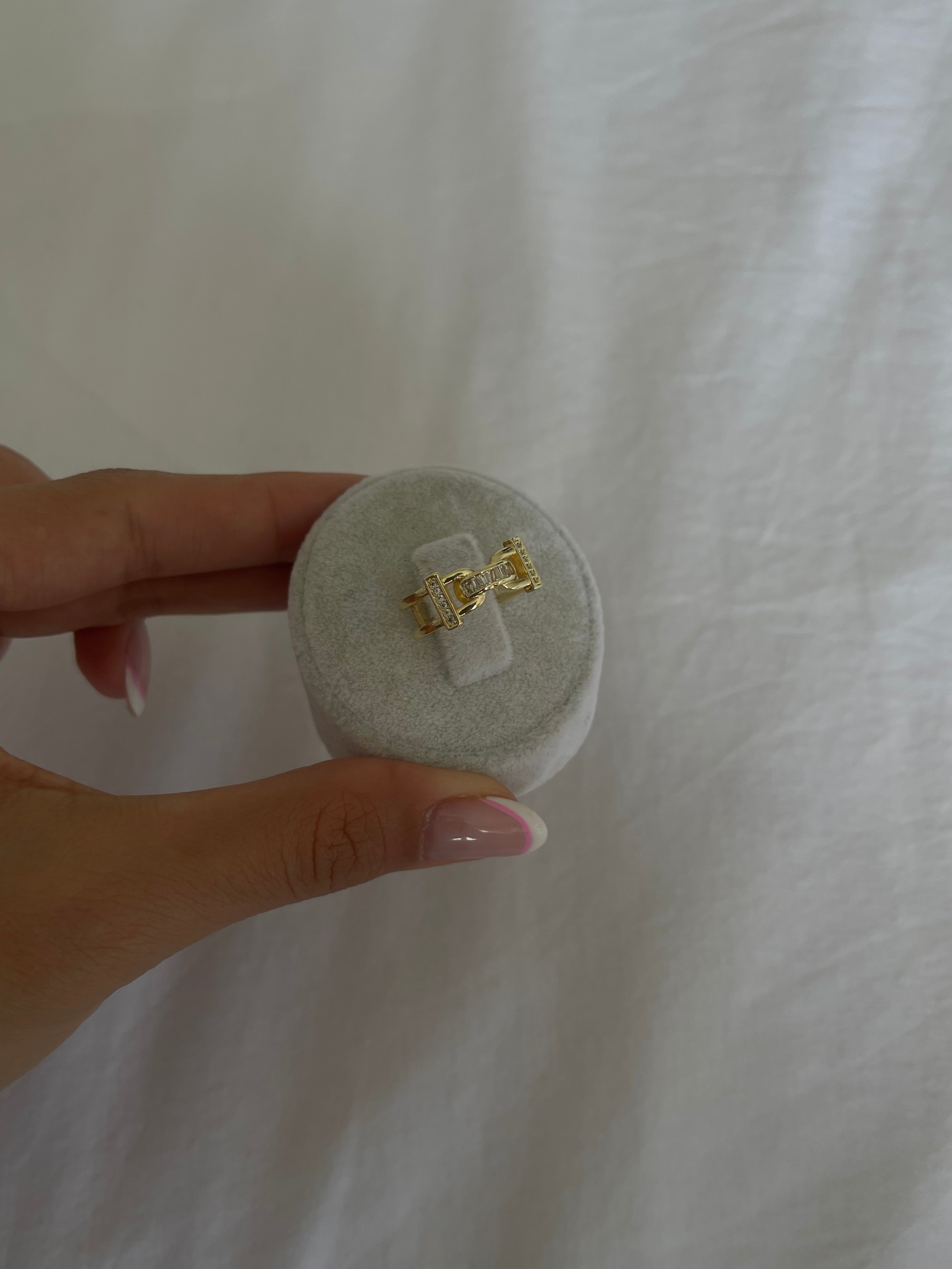 Geçmeli taş model yüzük