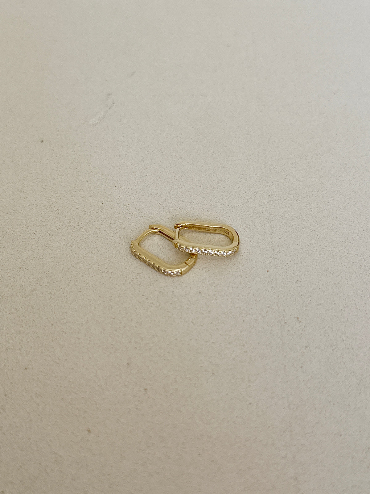 925 gümüş taşlı oval halka küpe