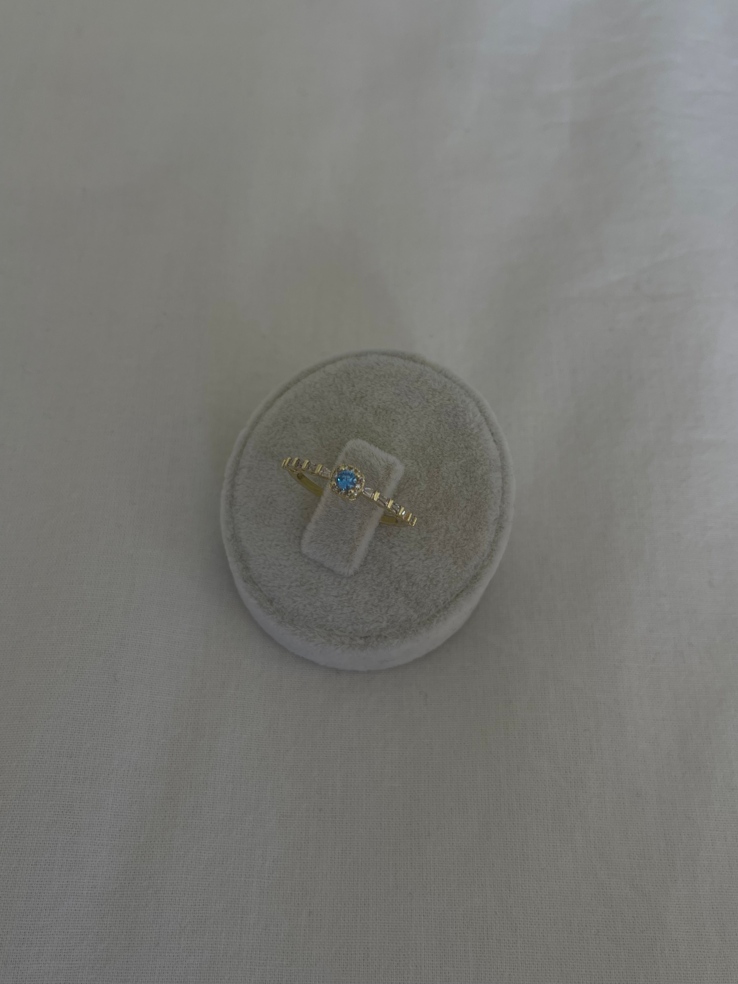 Mavi taş detay yüzük