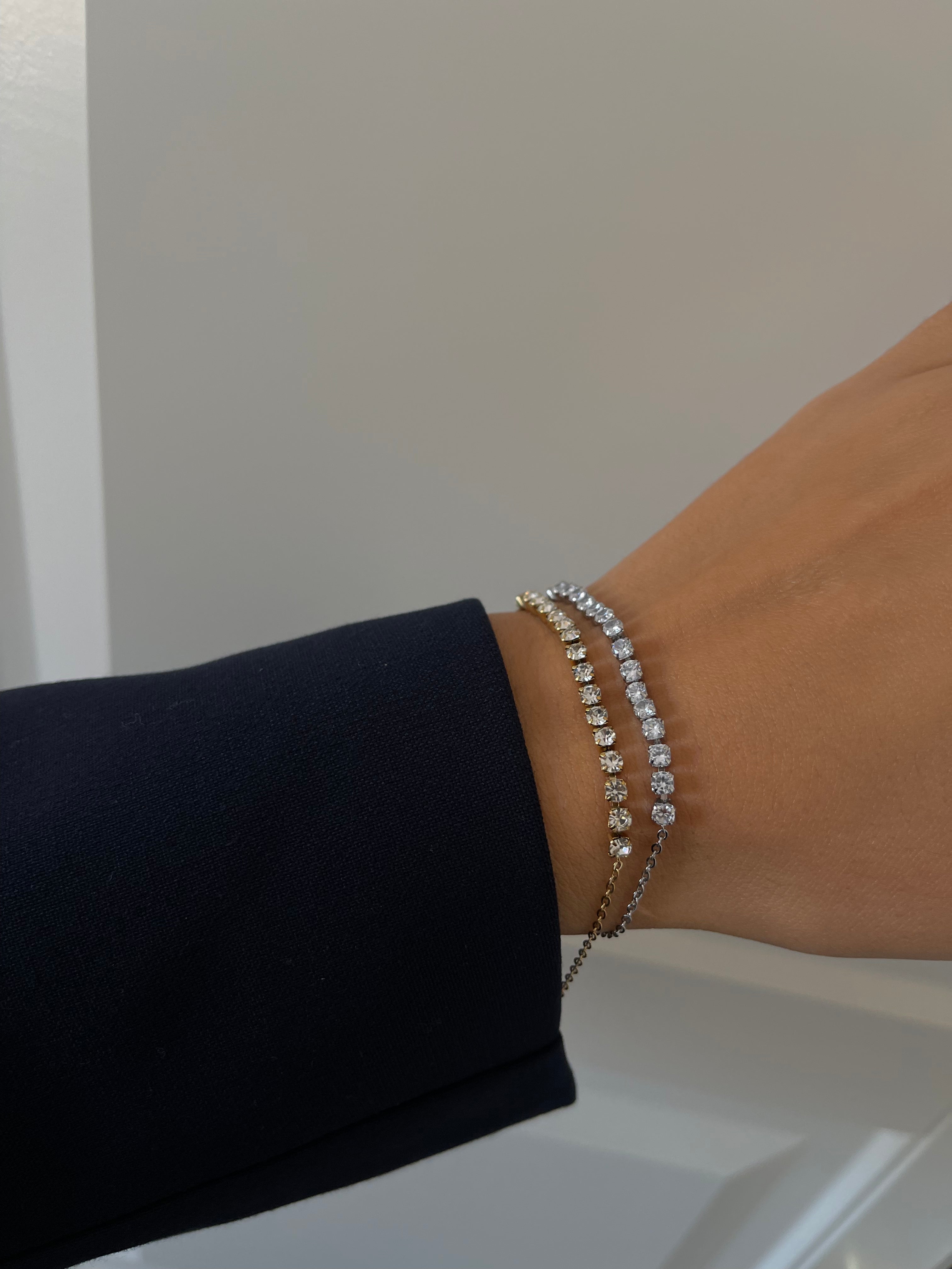 Çelik ortası taşlı bileklik