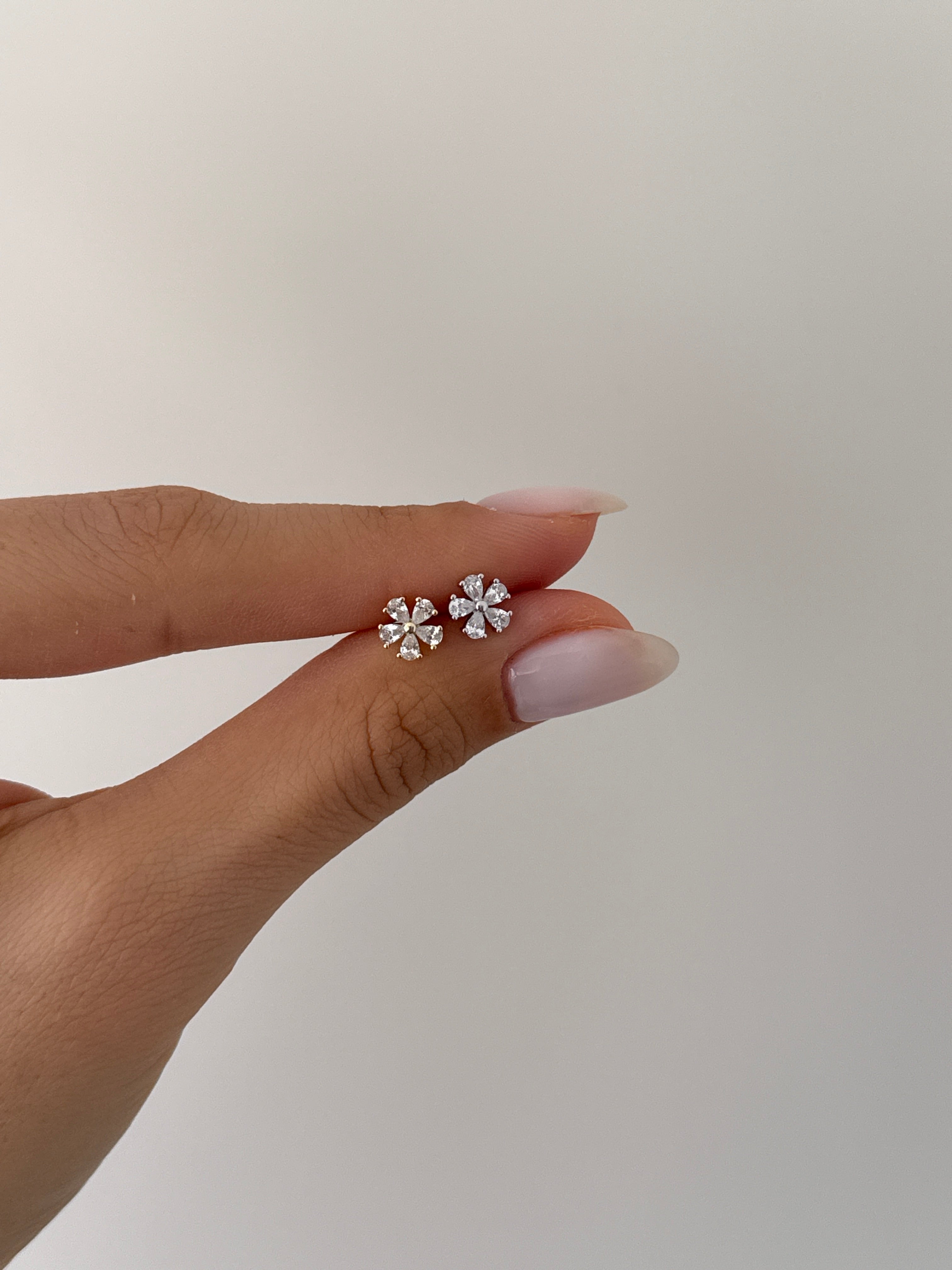925 gümüş simetrik çiçek piercing