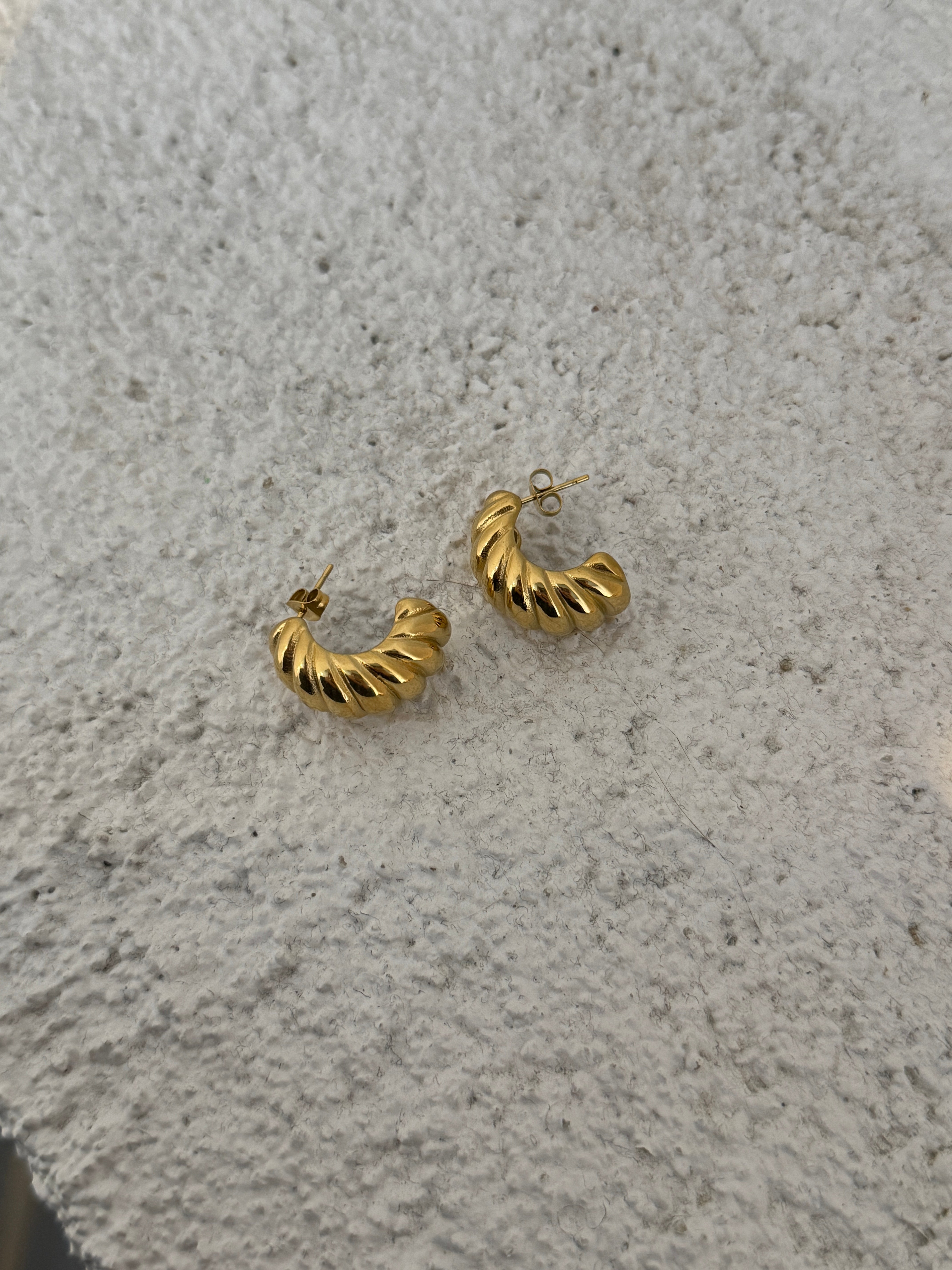 Çelik yarım kruvasan küpe