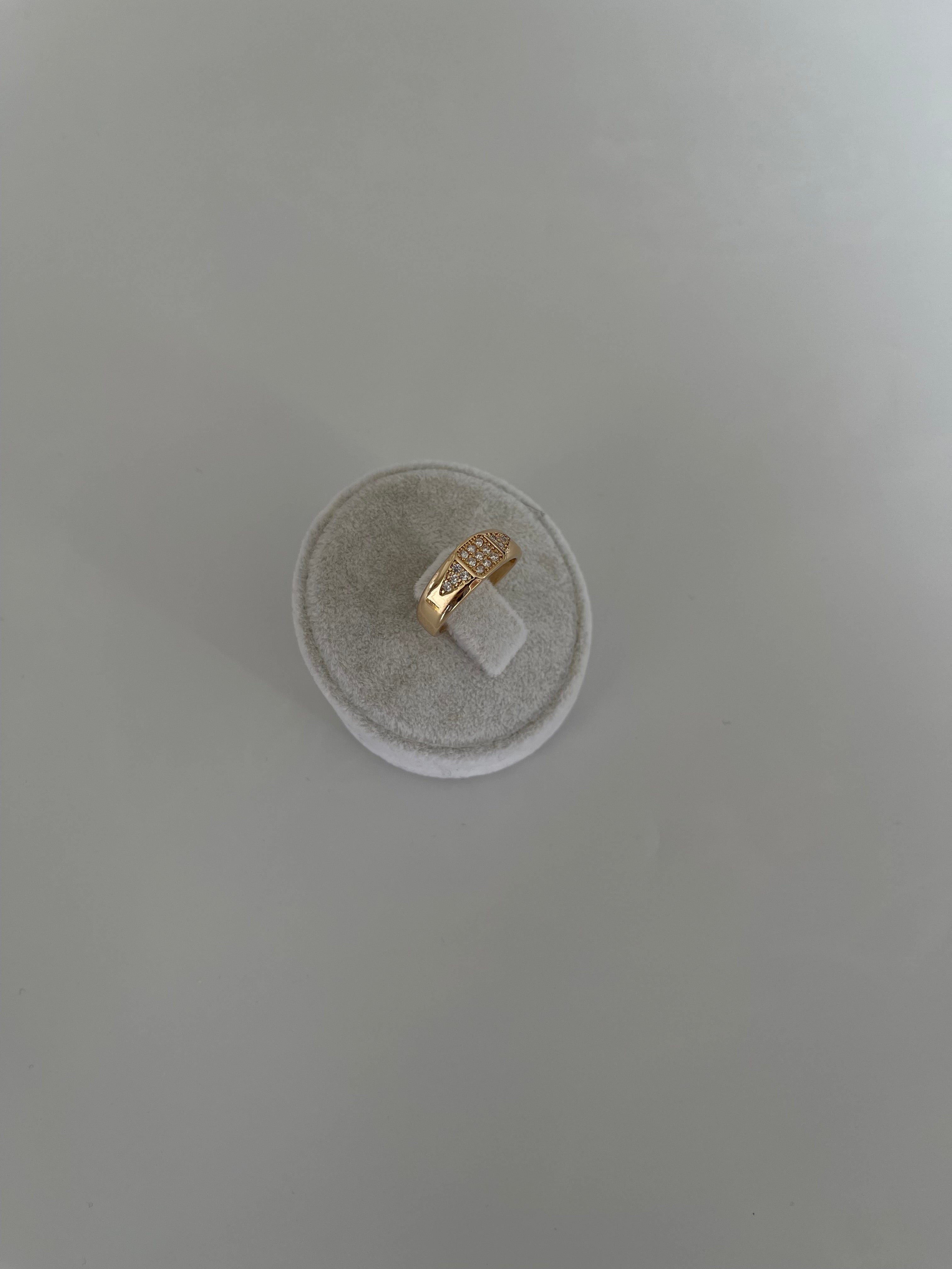 Sembol taşlı yüzük