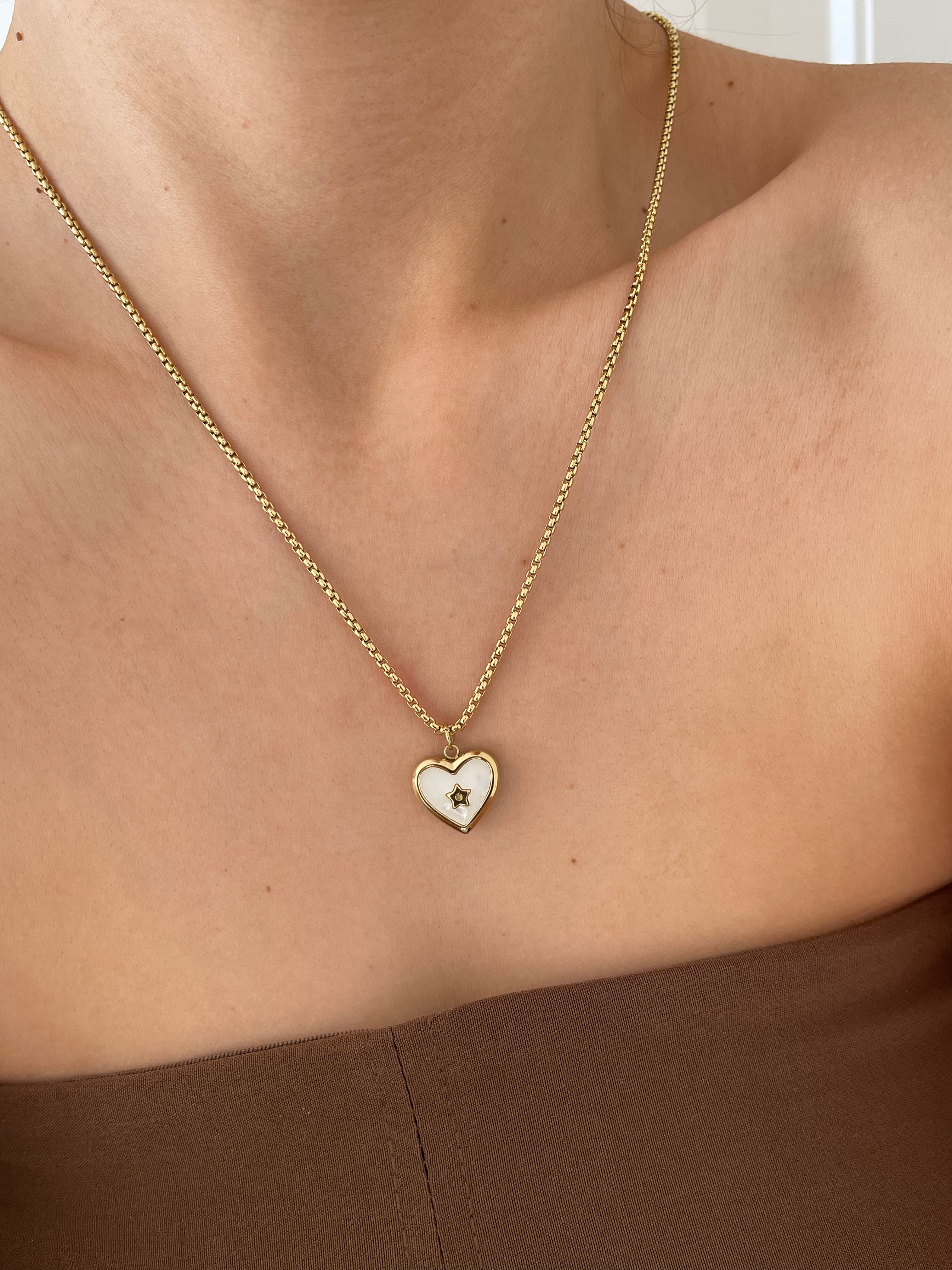 Çelik yıldız detay kalp kolye