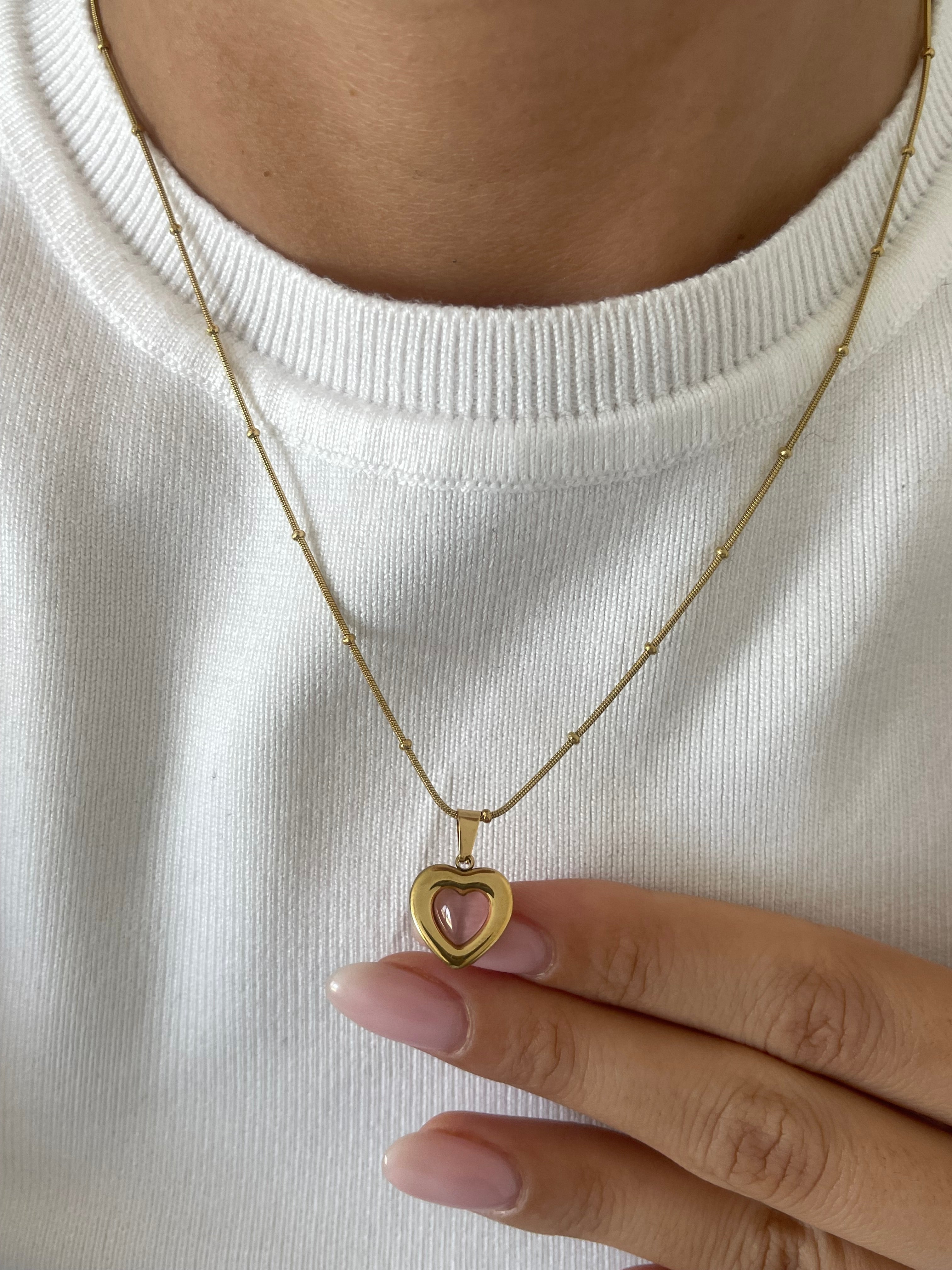 Çelik renkli kalp kolye