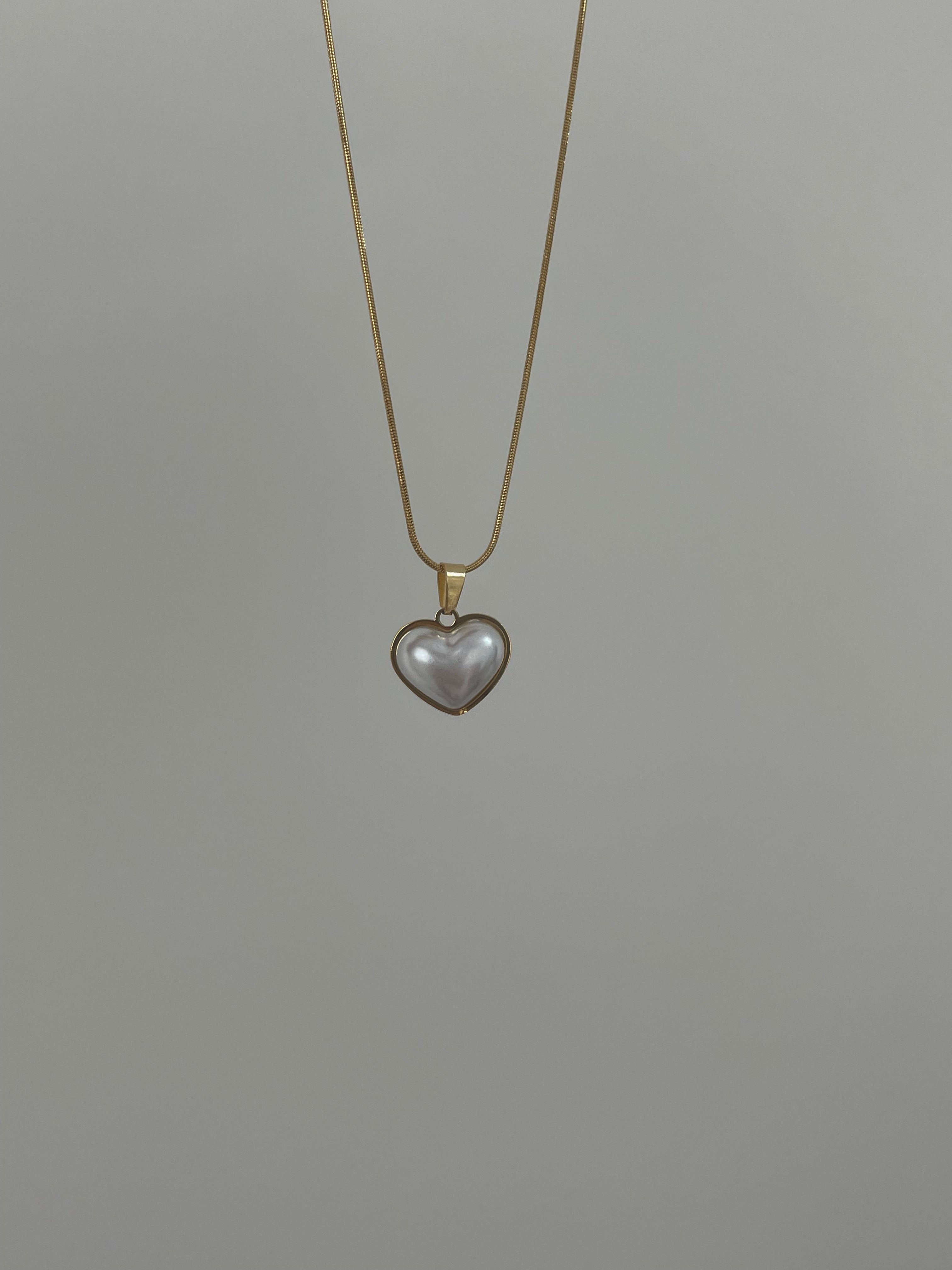 Çelik sedef taş kalp kolye