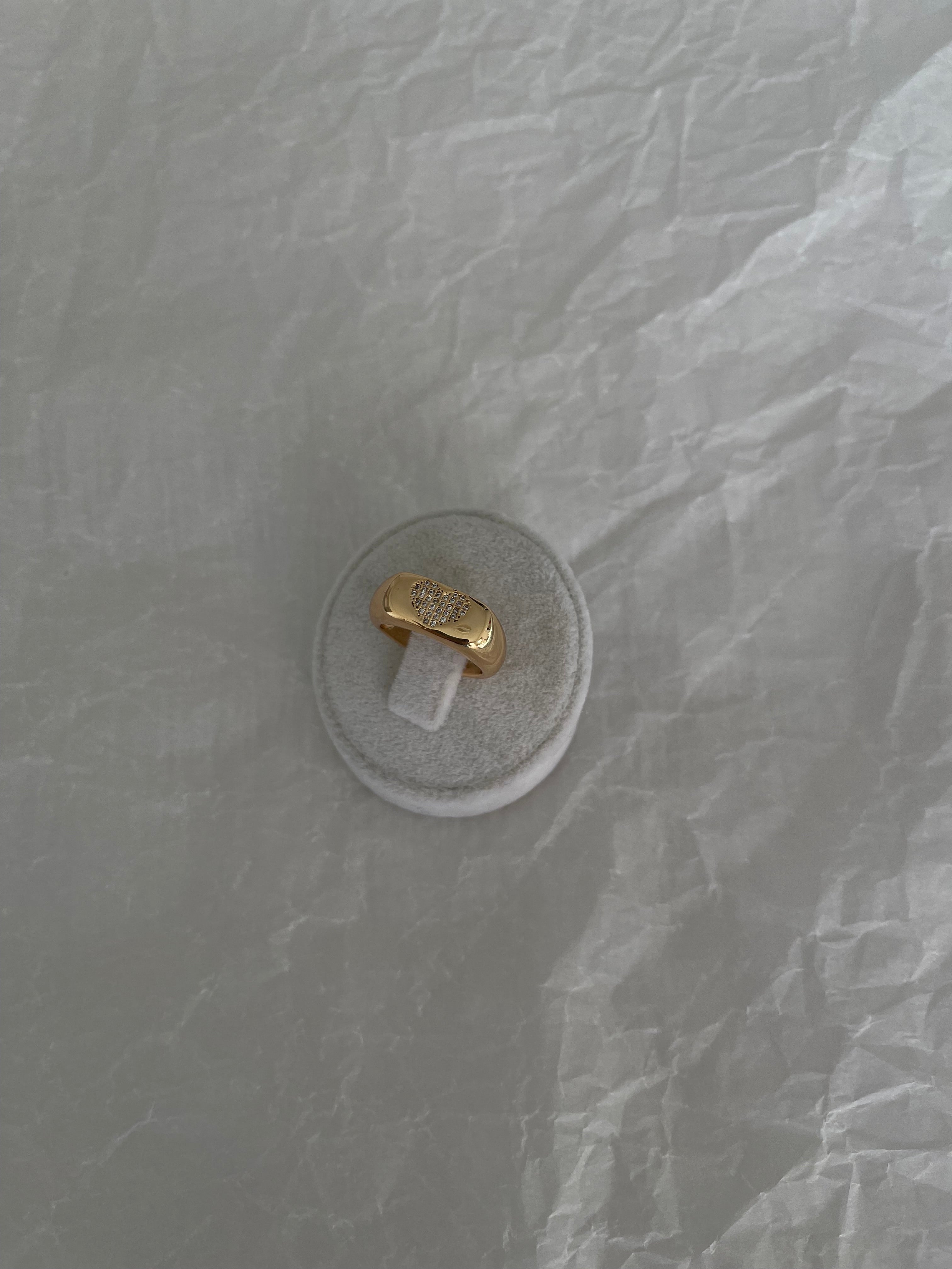 Taşlı kalp detay yüzük