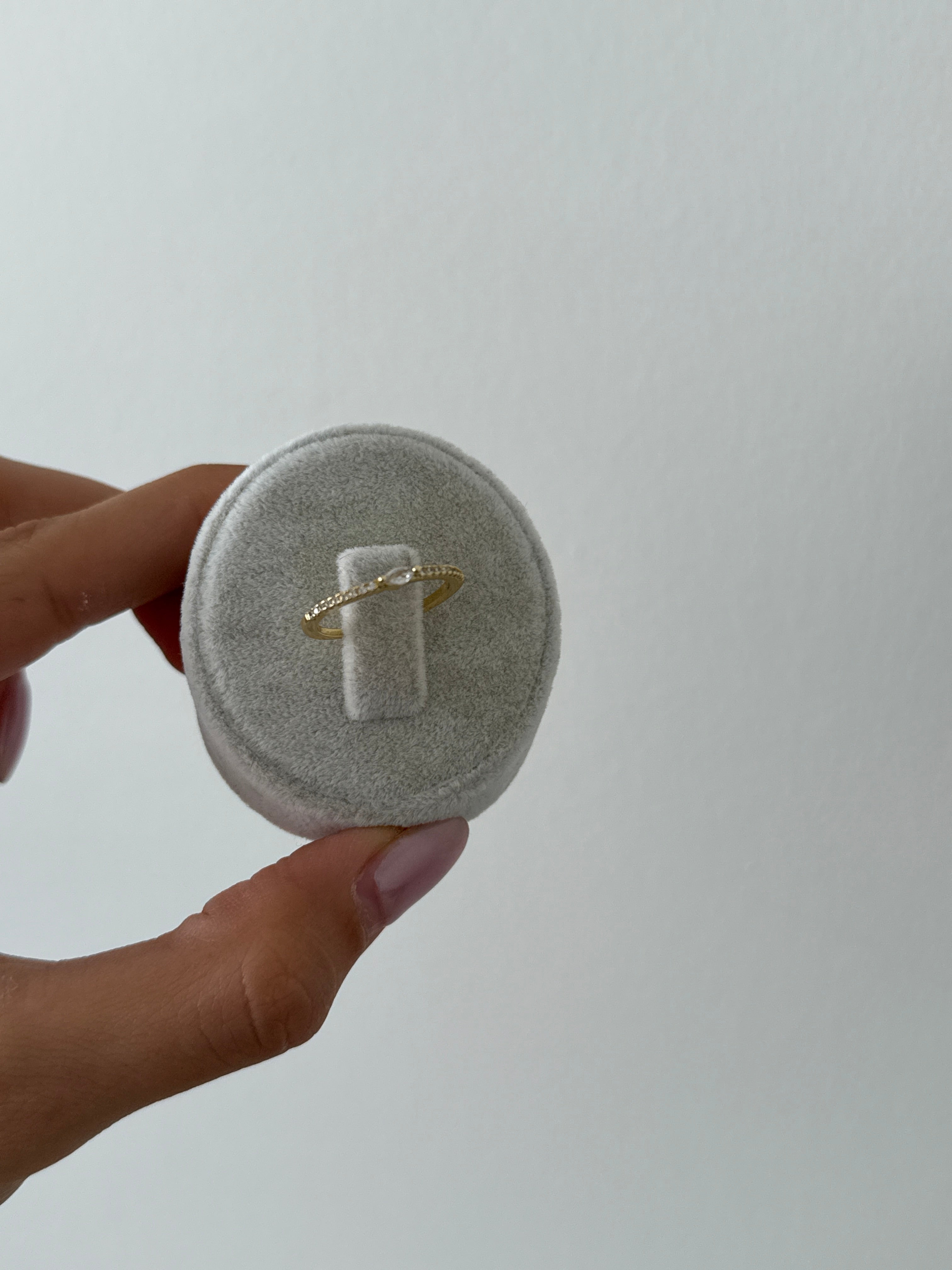 İnce minimal taşlı yüzük