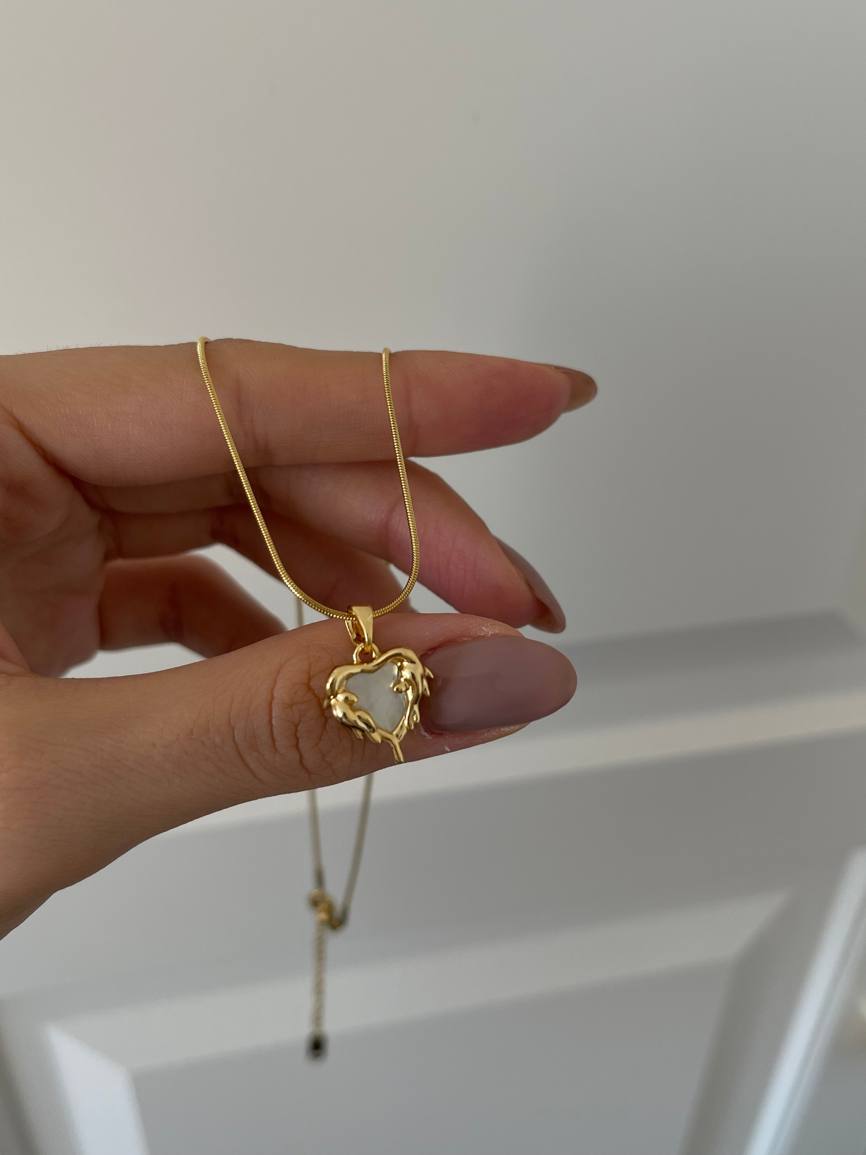 Çelik motif kenar kalp kolye