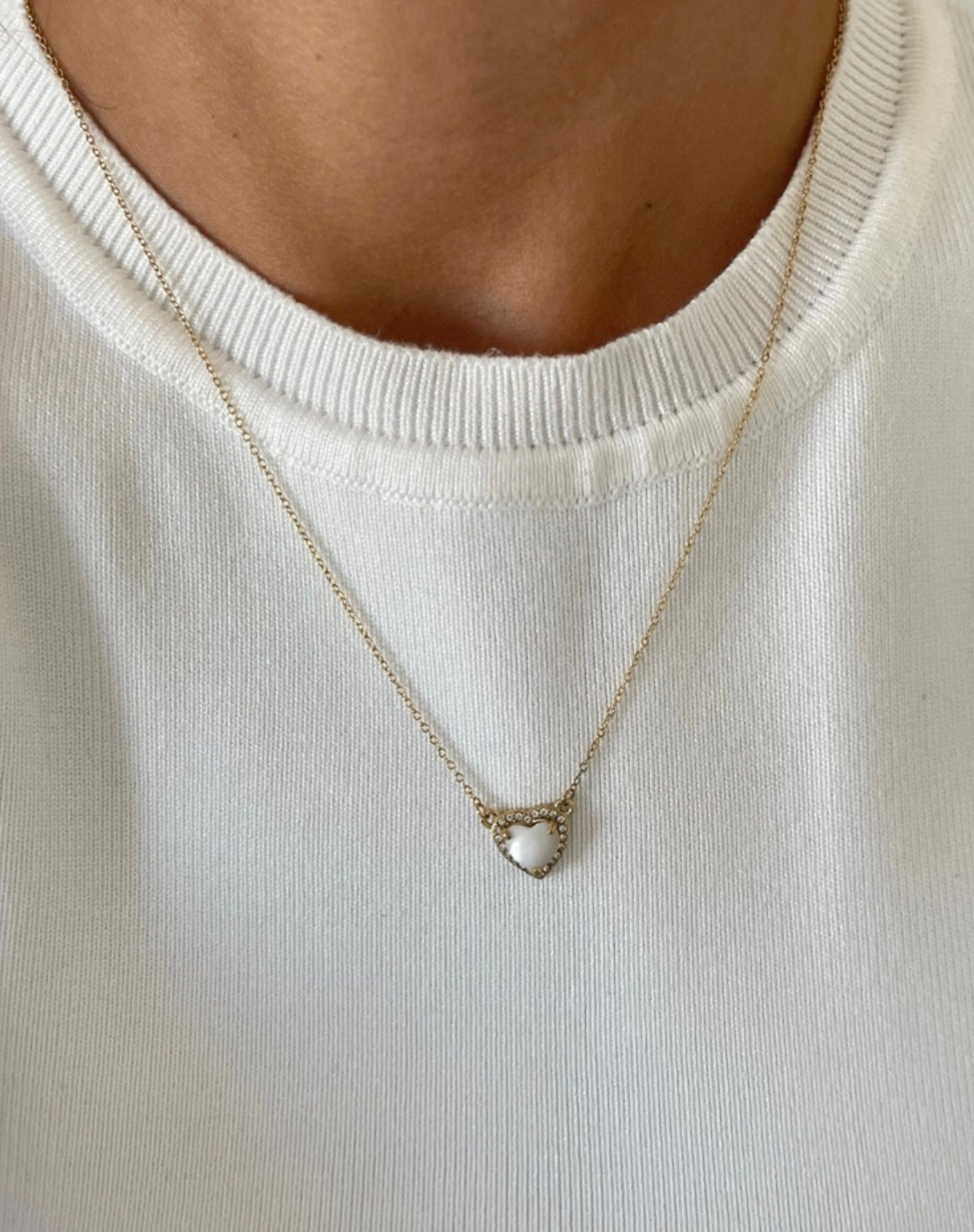 Çelik taşlı beyaz kalp kolye