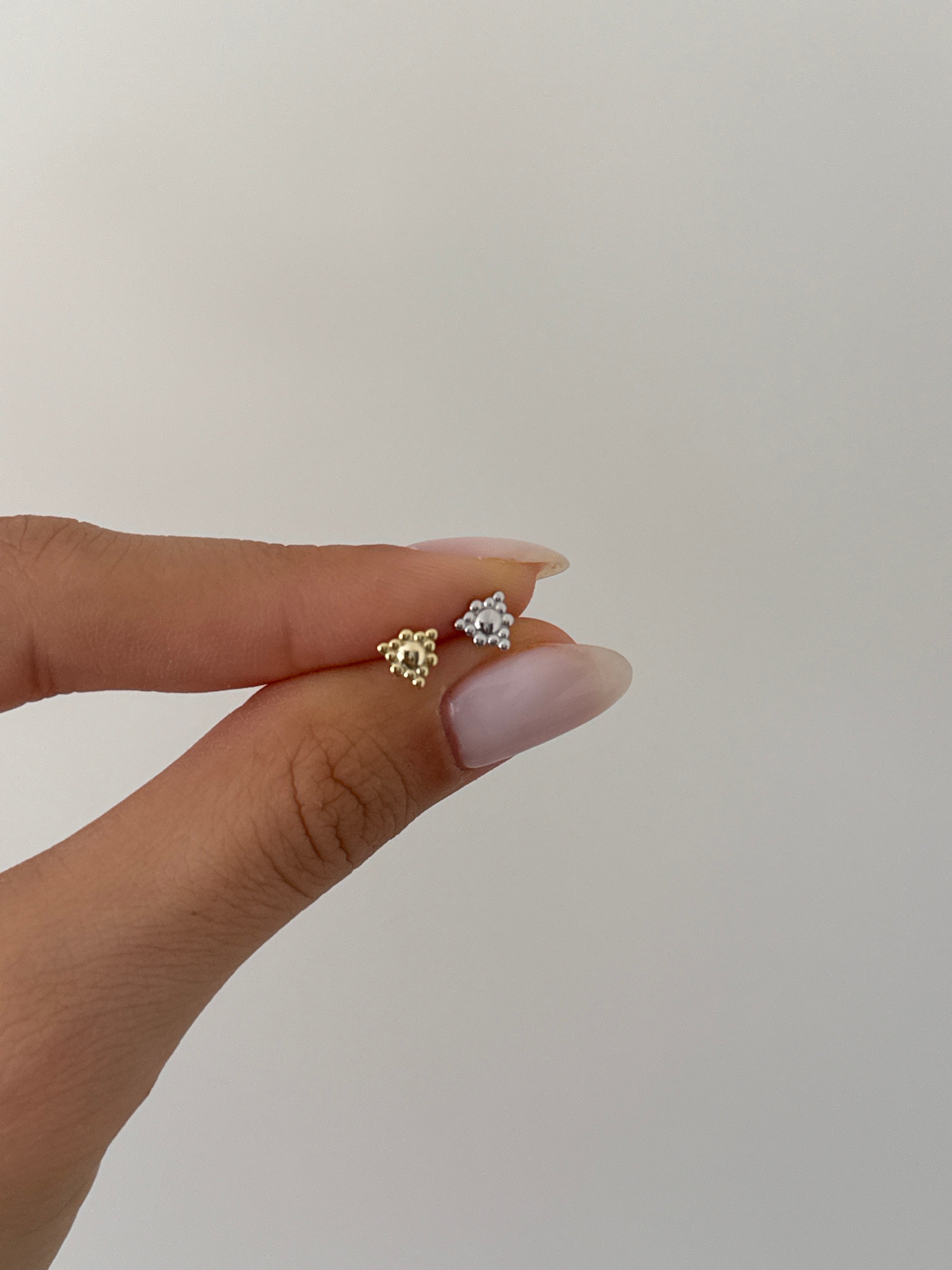 925 gümüş şekilli üçgen plaka piercing