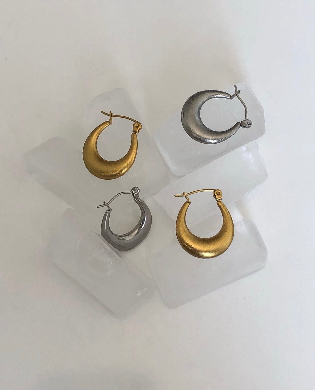 Çelik bombeli halka küpe