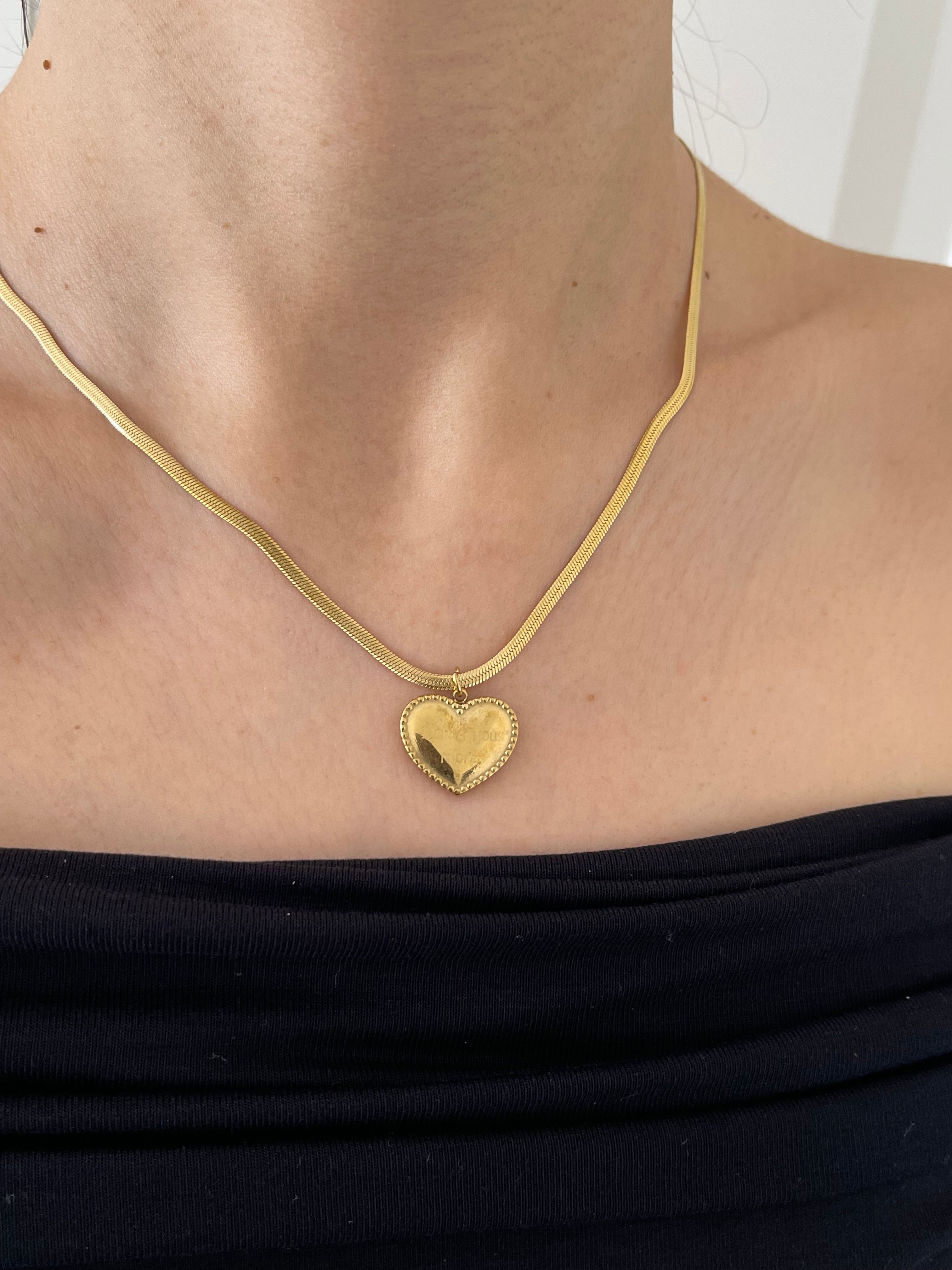 Çelik yazı detay kalp kolye