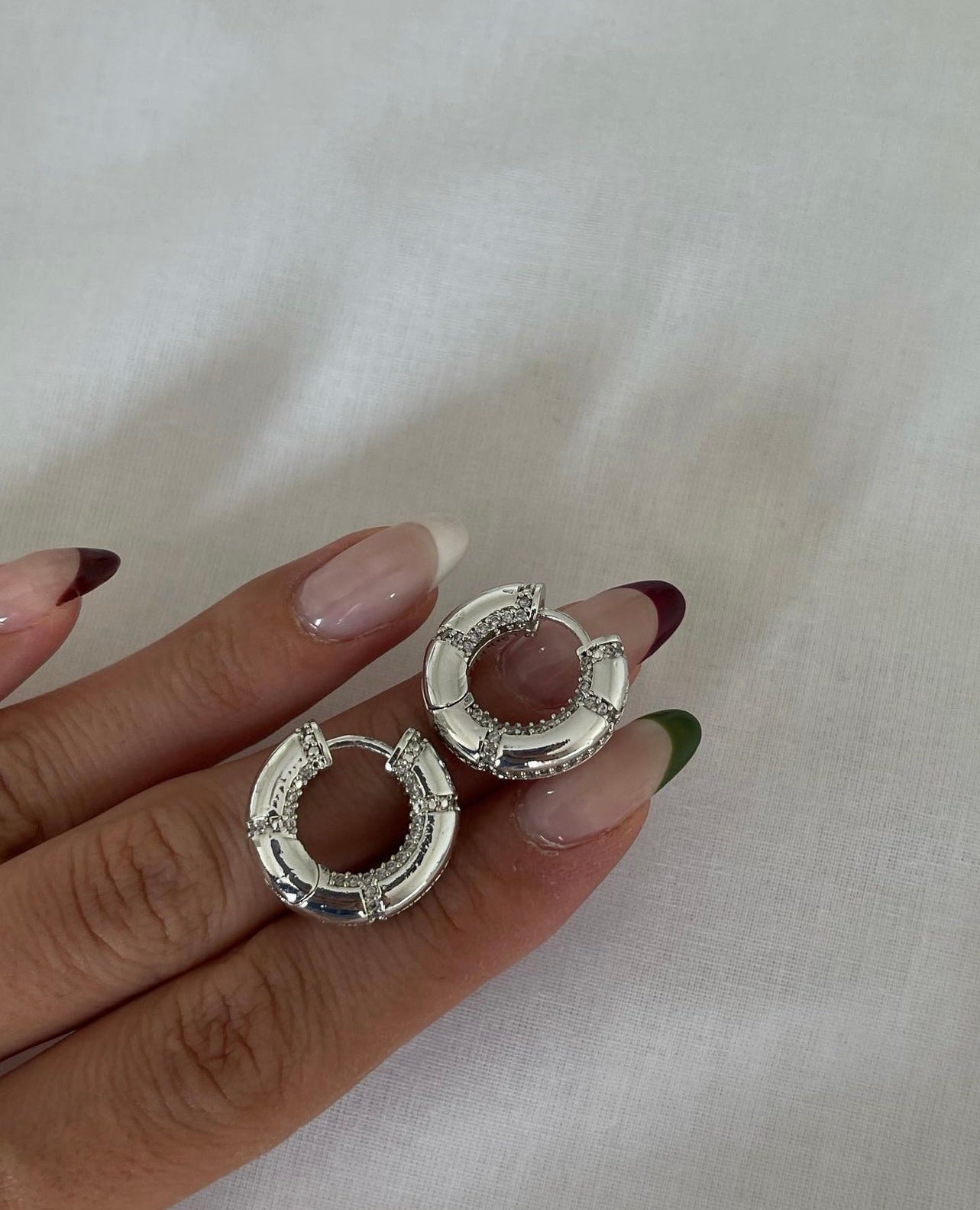 Kalın dolgulu taş detay küpe