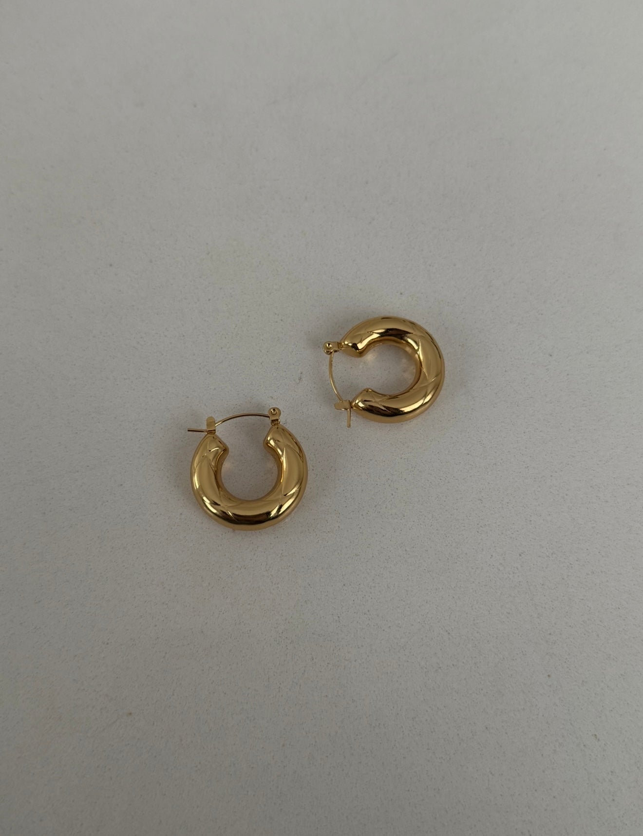 Çelik çizgi detay halka küpe