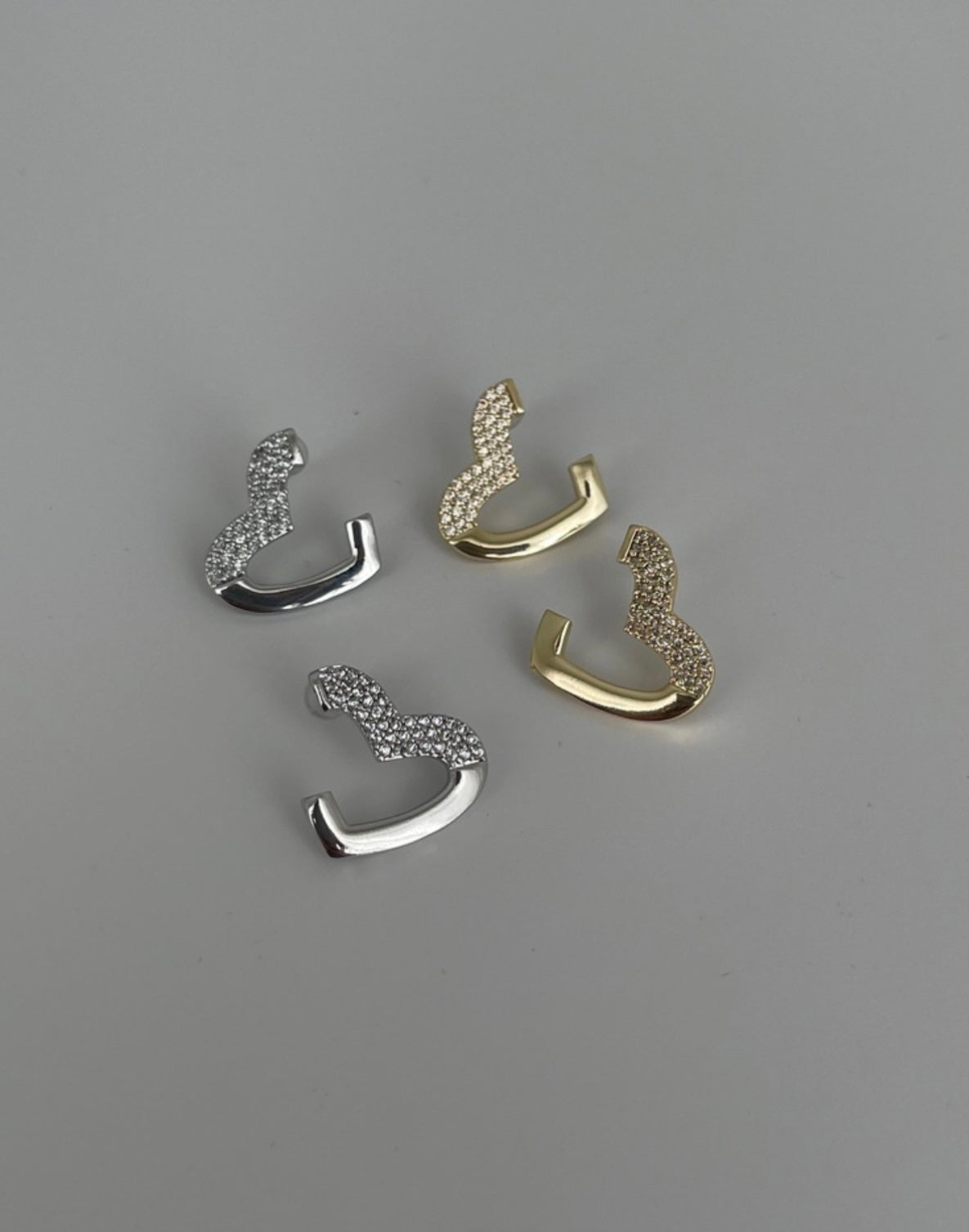 Taşlı yarım kalp küpe