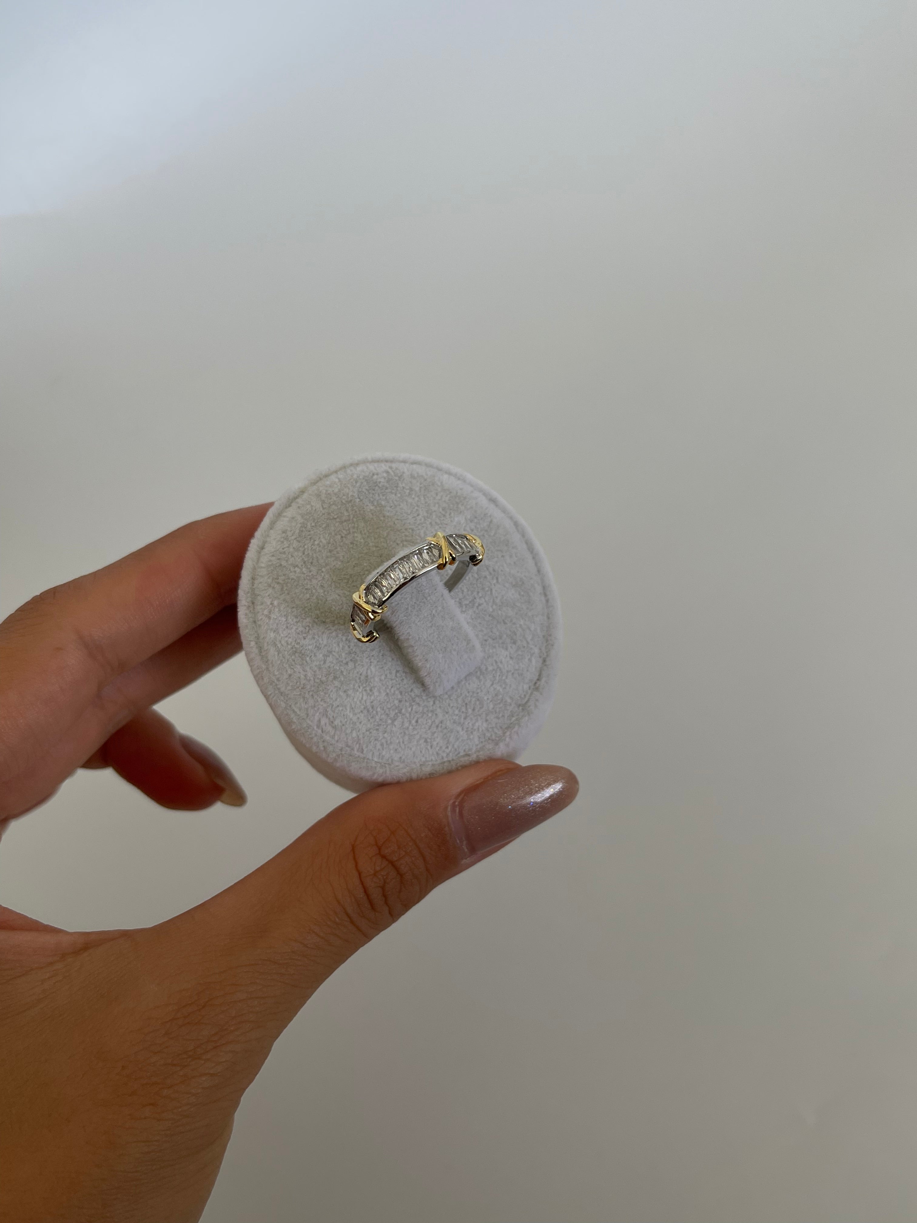 Baget taşlı gold x yüzük