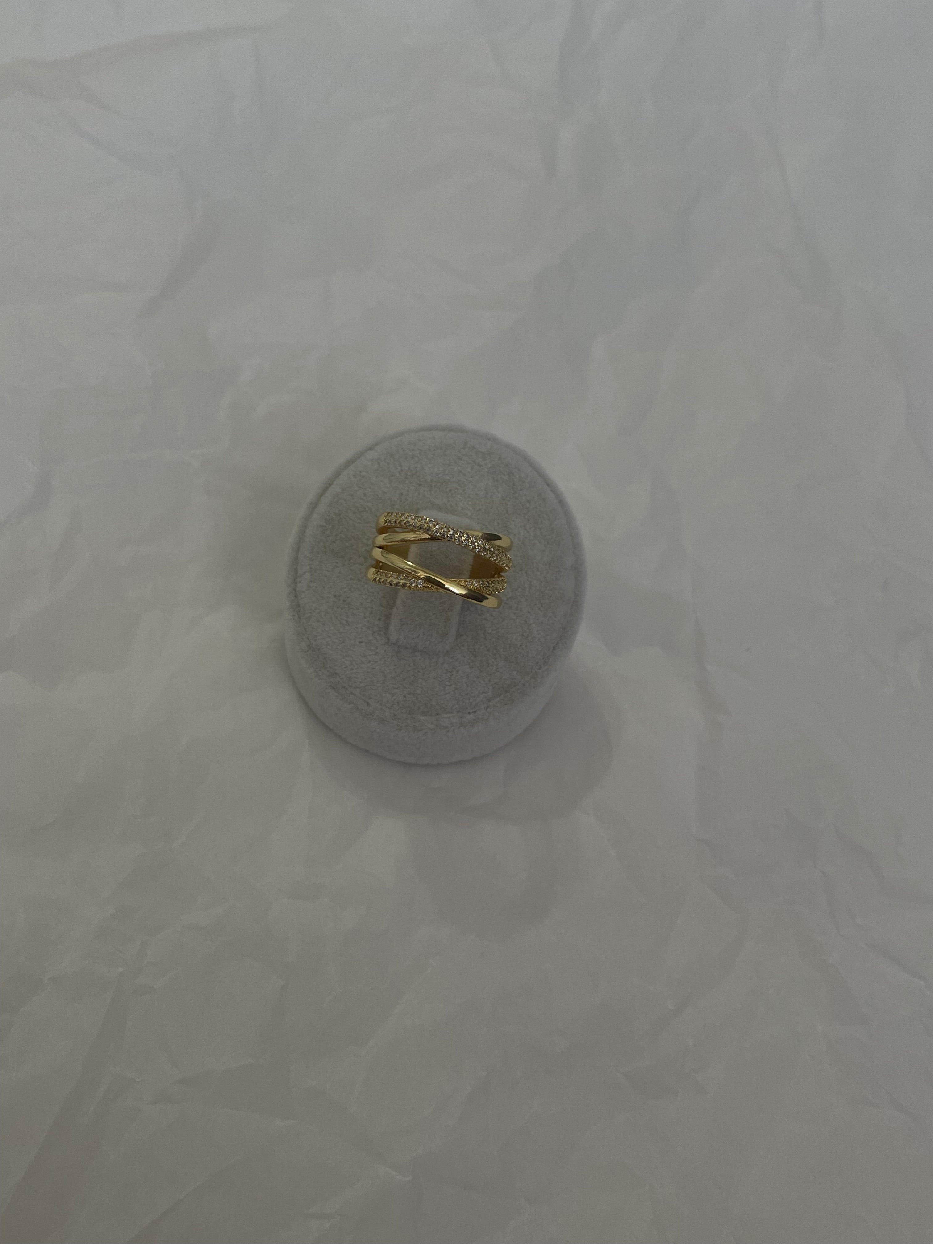 Çift sıra çapraz yüzük