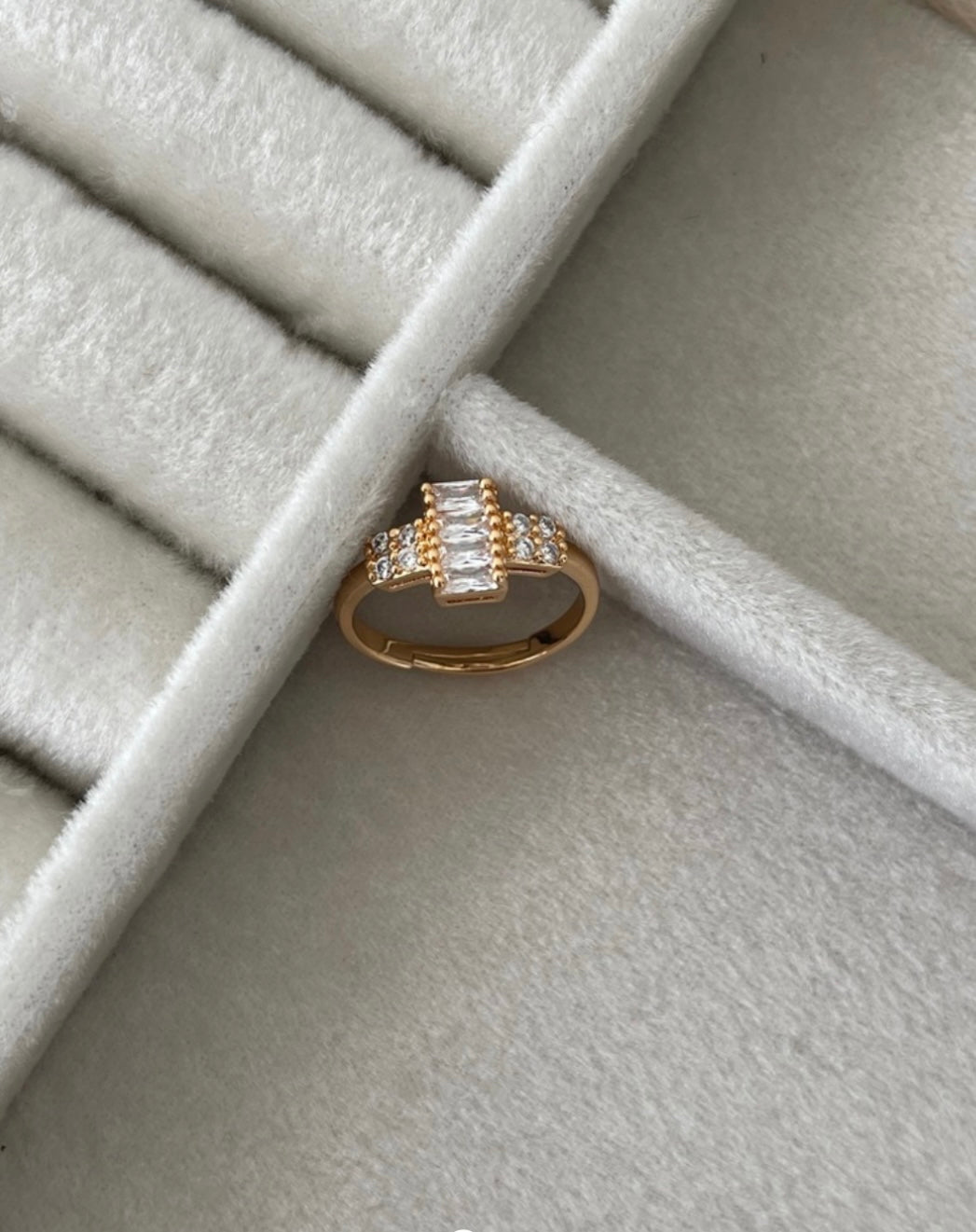 Taşlı artı model yüzük