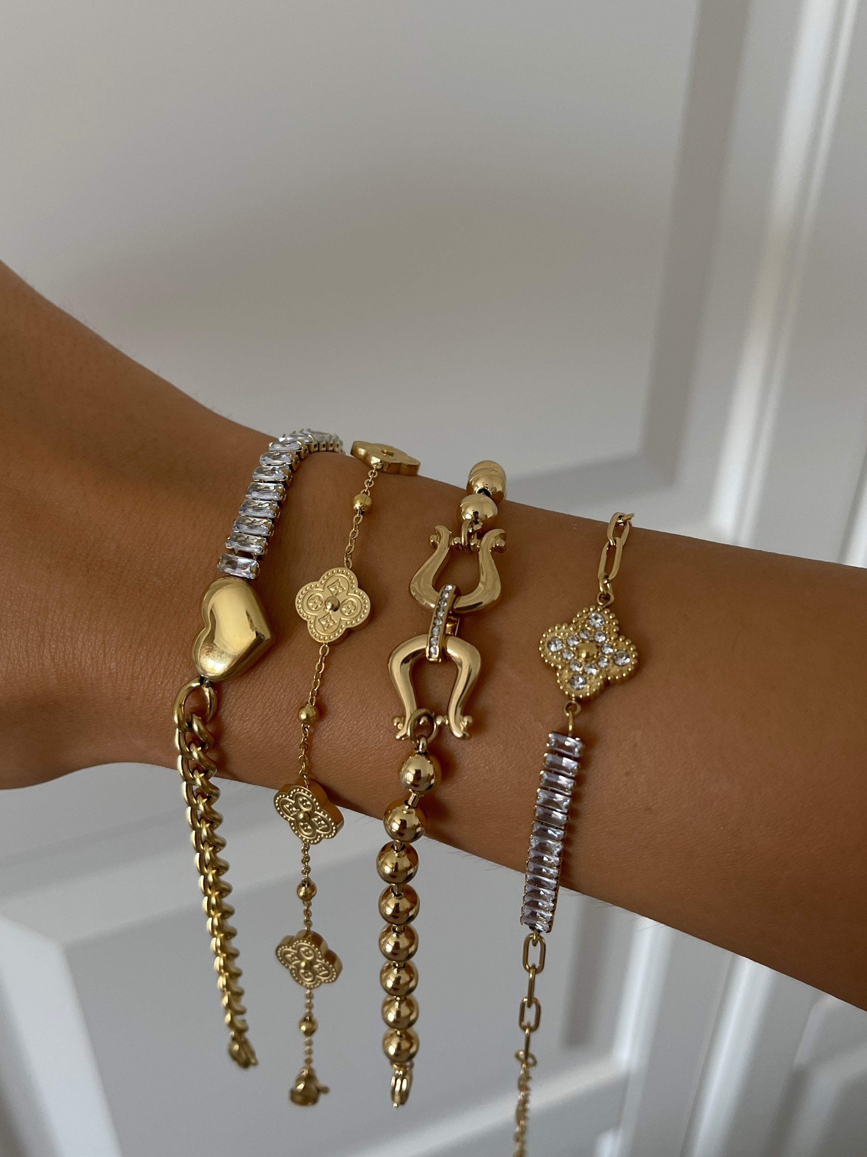 Çelik topçuklu bileklik