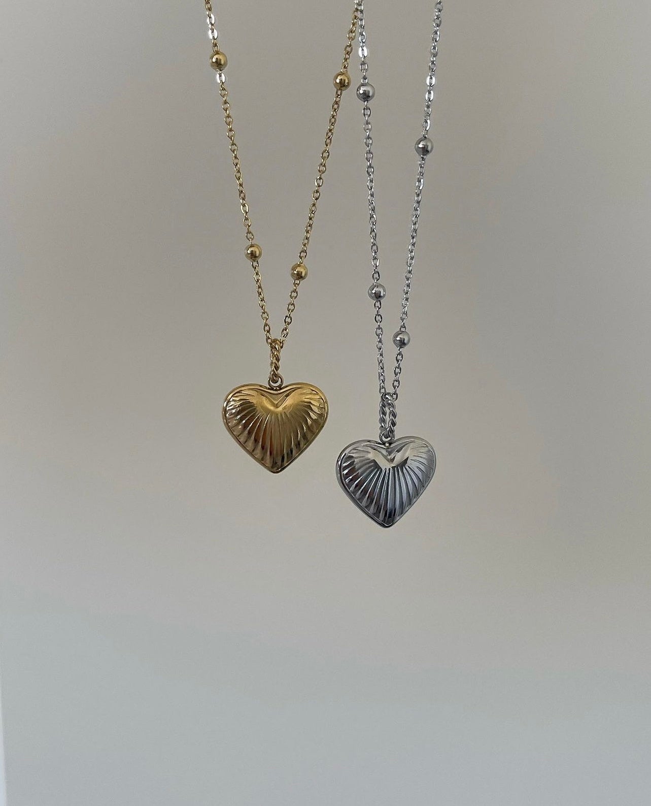 Çelik çizgili kalp kolye