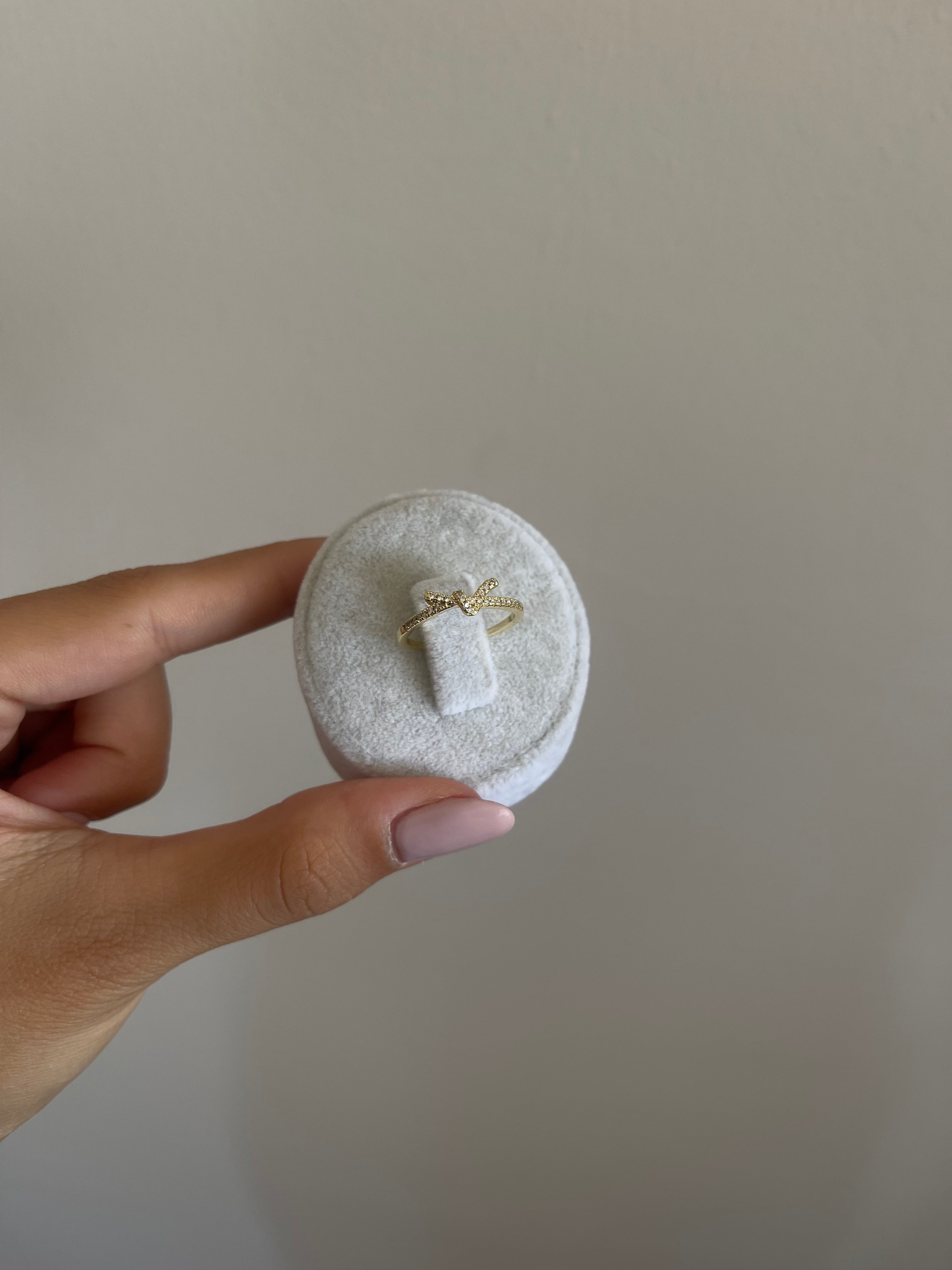 Taşlı ince düğüm yüzük