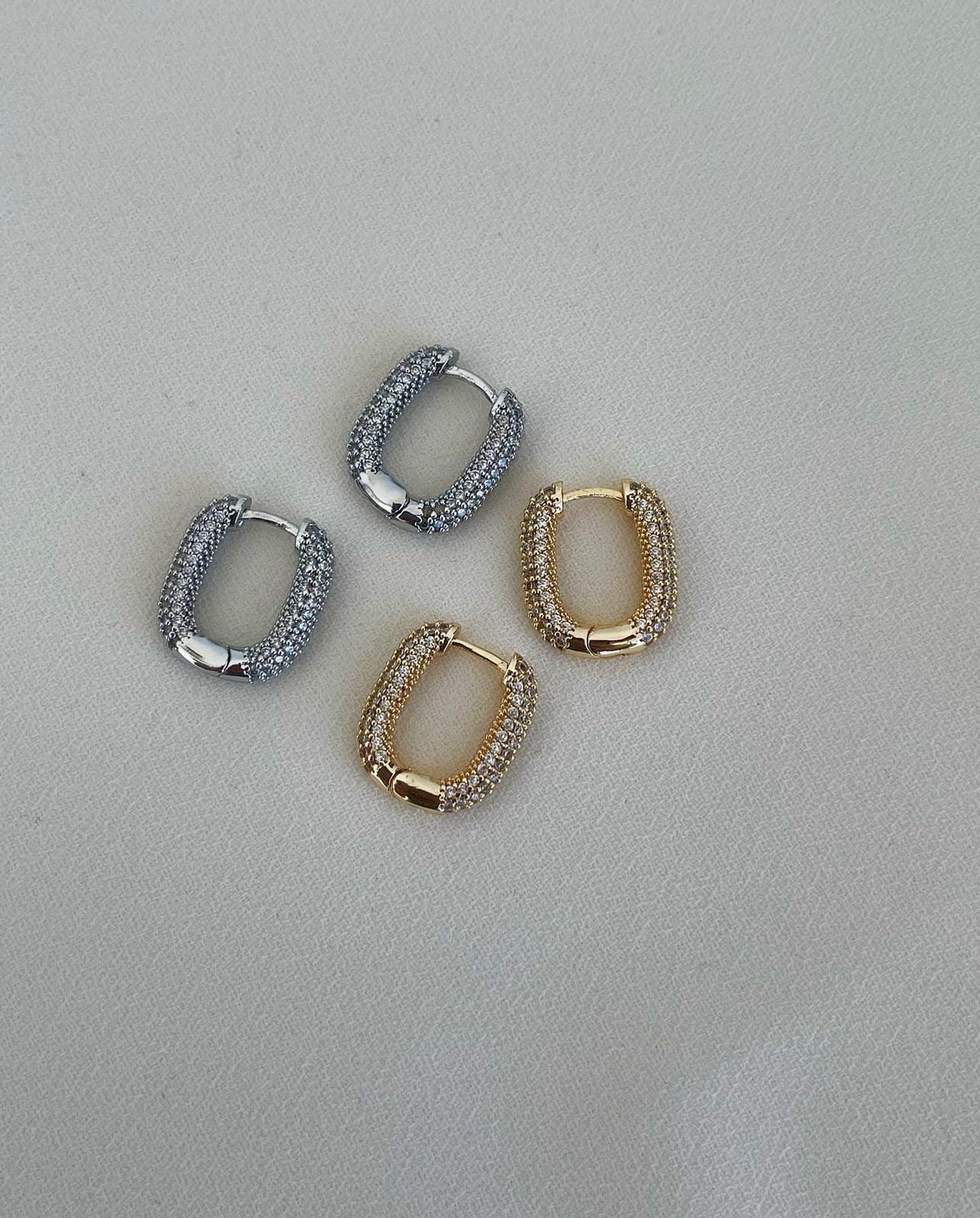 Zirkon taşlı küçük oval küpe