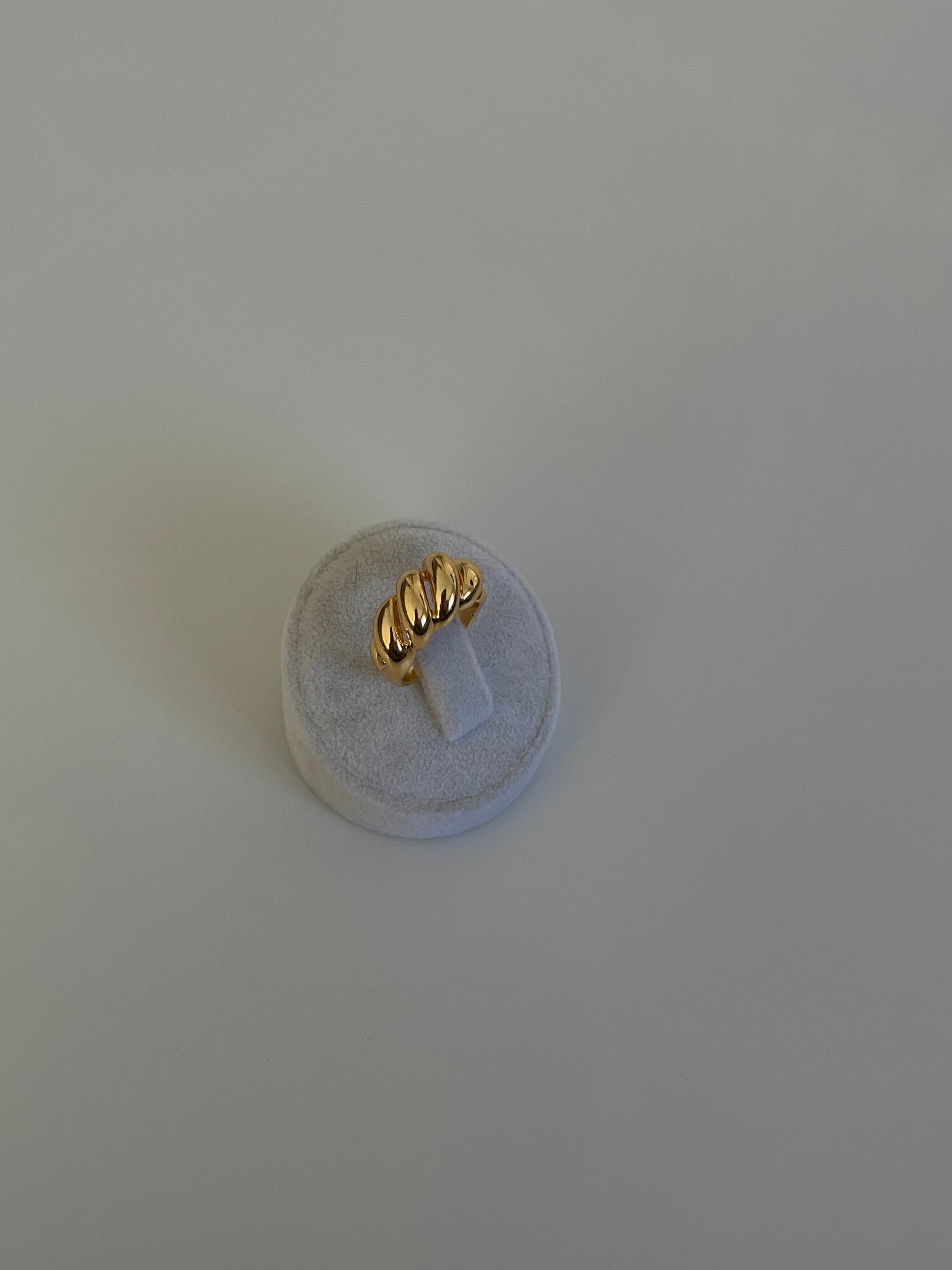 Bombeli burgu yüzük