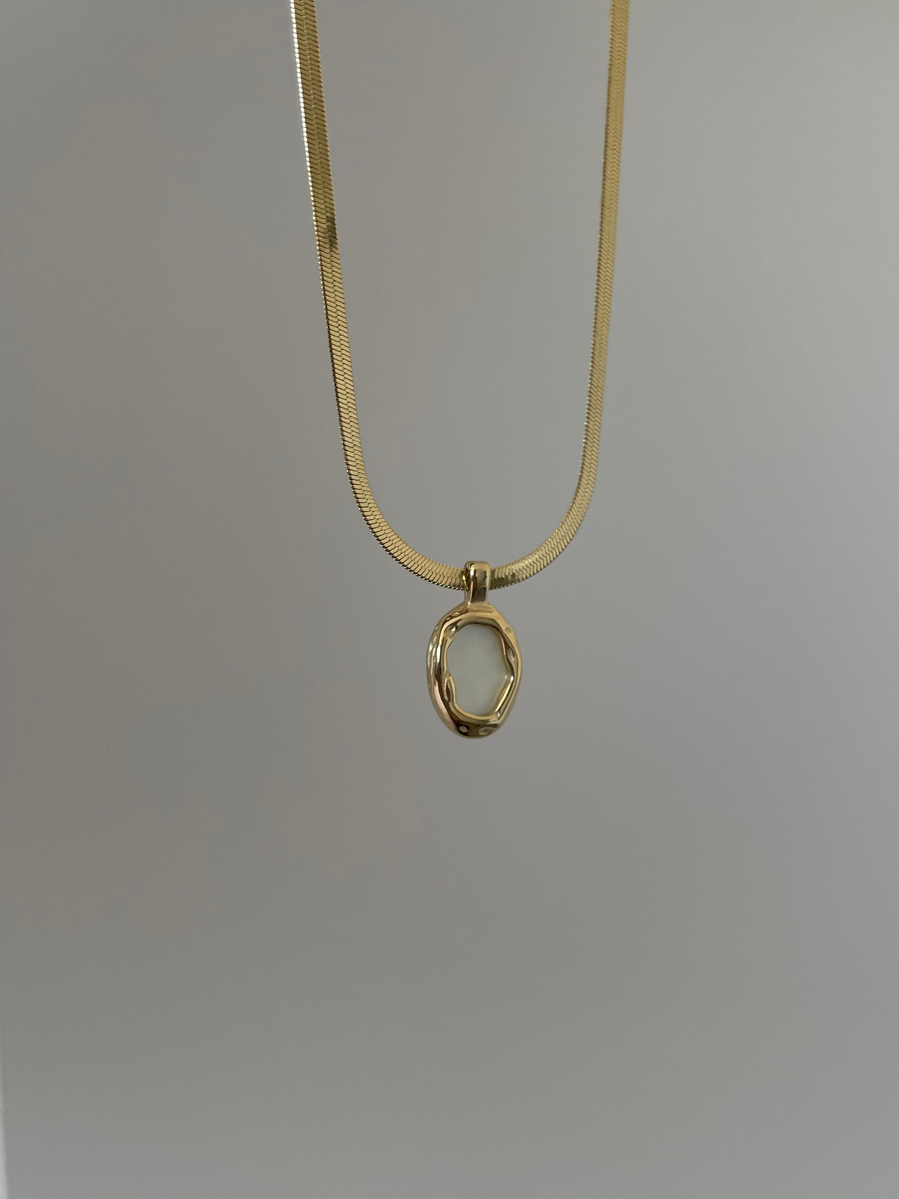 Çelik vintage oval kolye